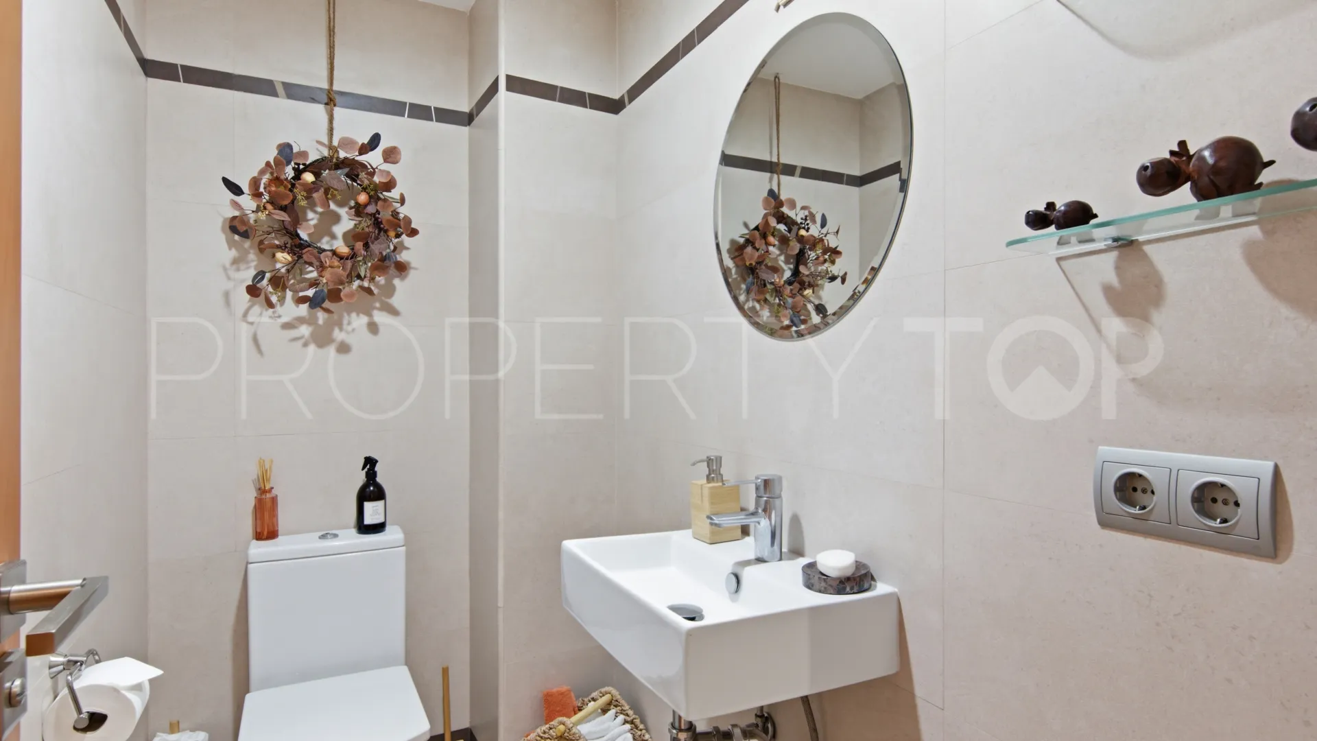 Adosado a la venta de 3 dormitorios en Estepona Casco Antiguo