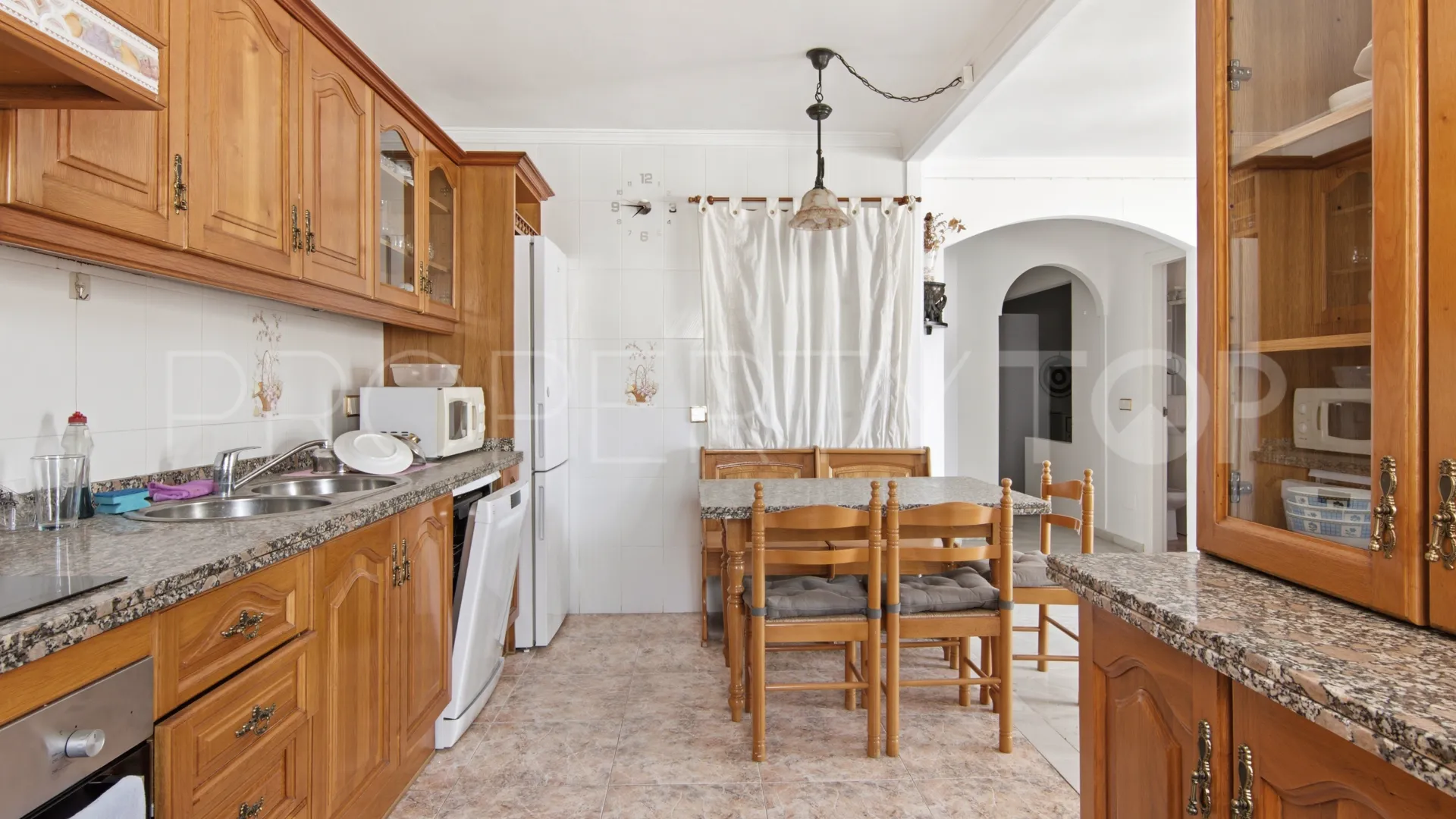 Apartamento en venta con 2 dormitorios en Estepona Casco Antiguo