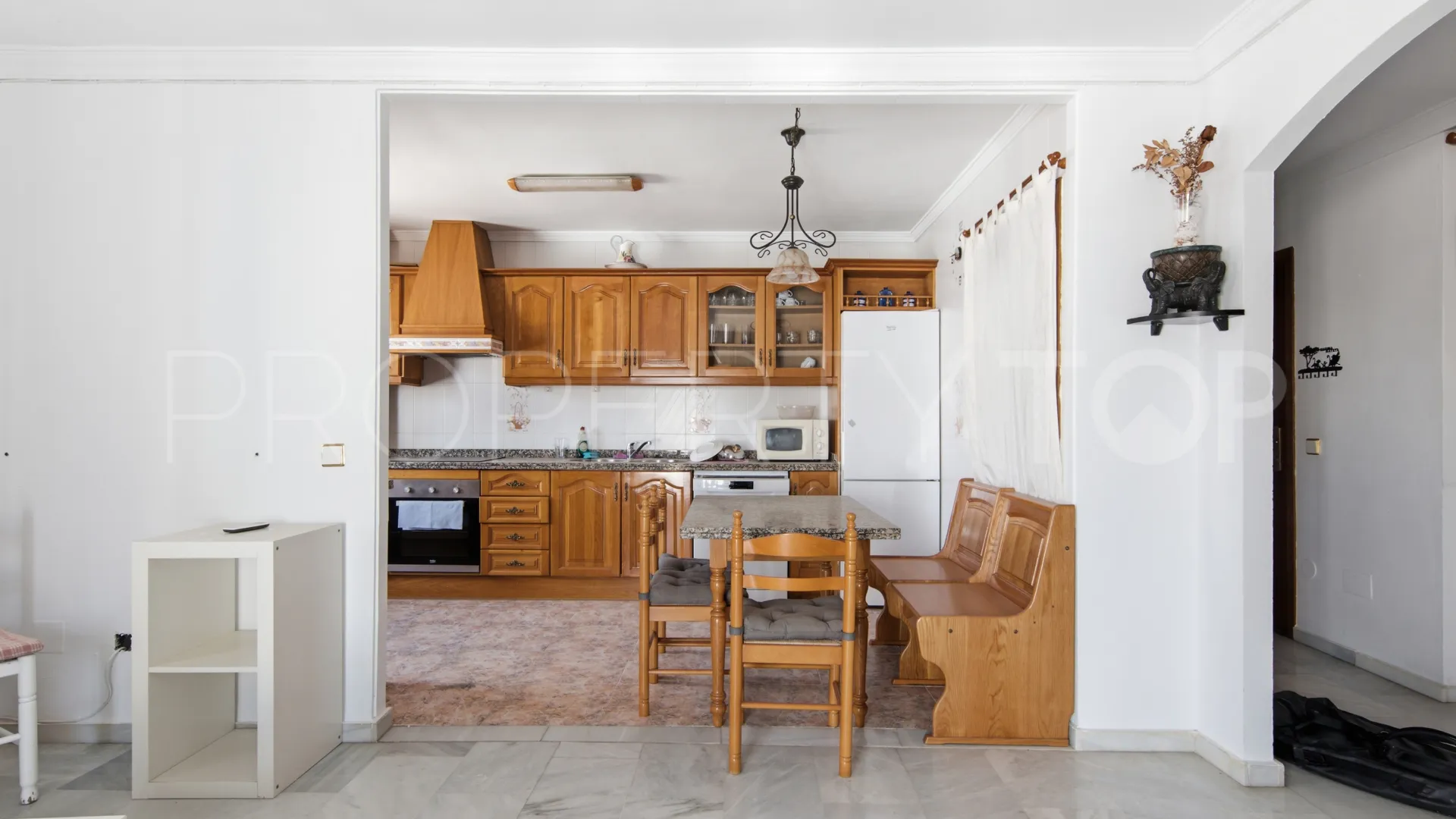 Apartamento en venta con 2 dormitorios en Estepona Casco Antiguo