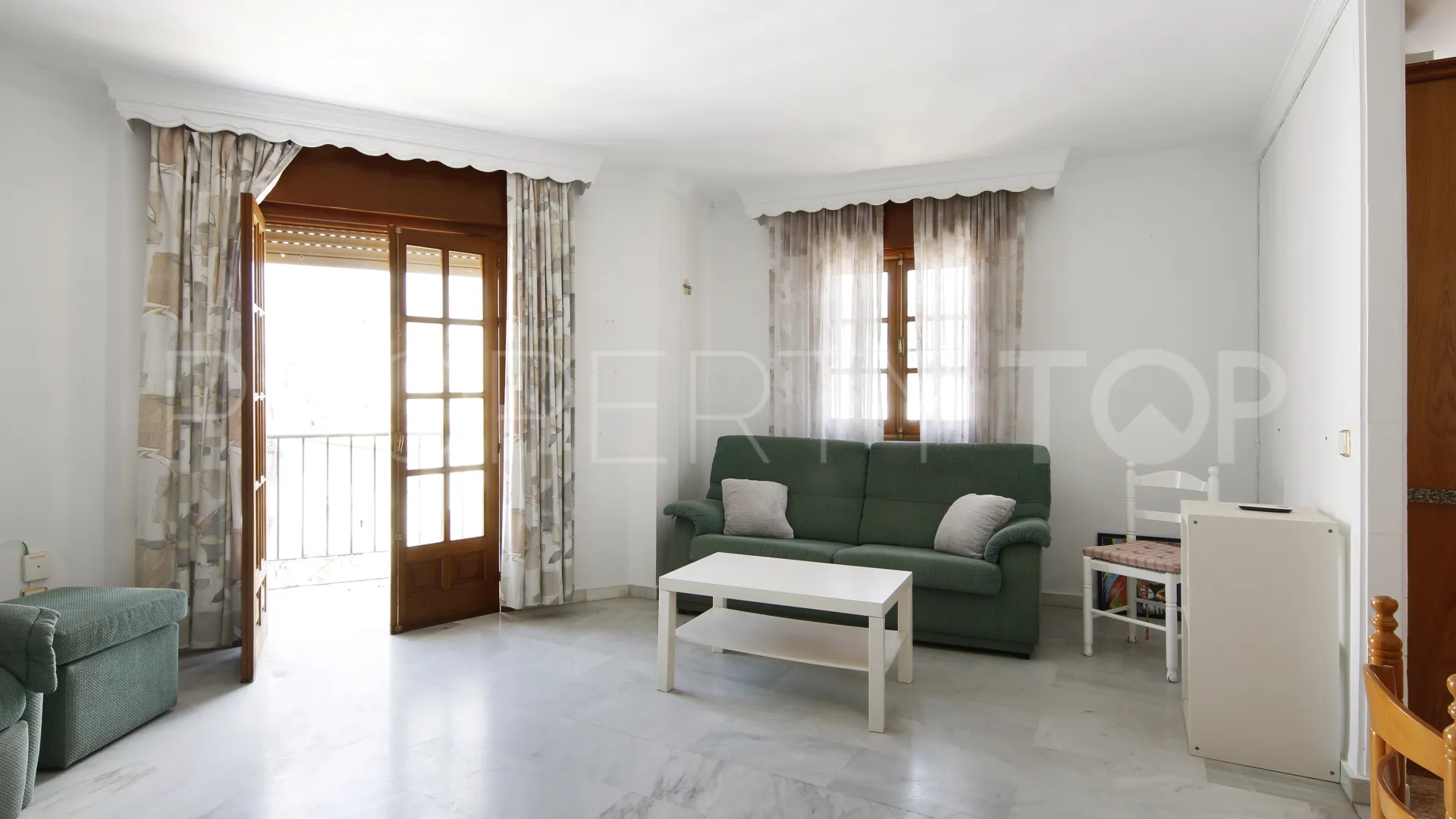 Apartamento en venta con 2 dormitorios en Estepona Casco Antiguo