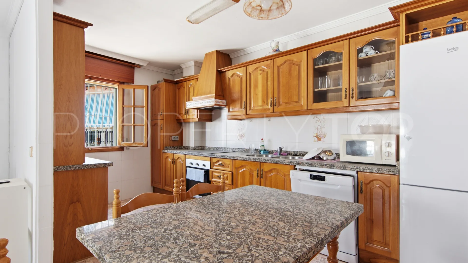 Apartamento en venta con 2 dormitorios en Estepona Casco Antiguo
