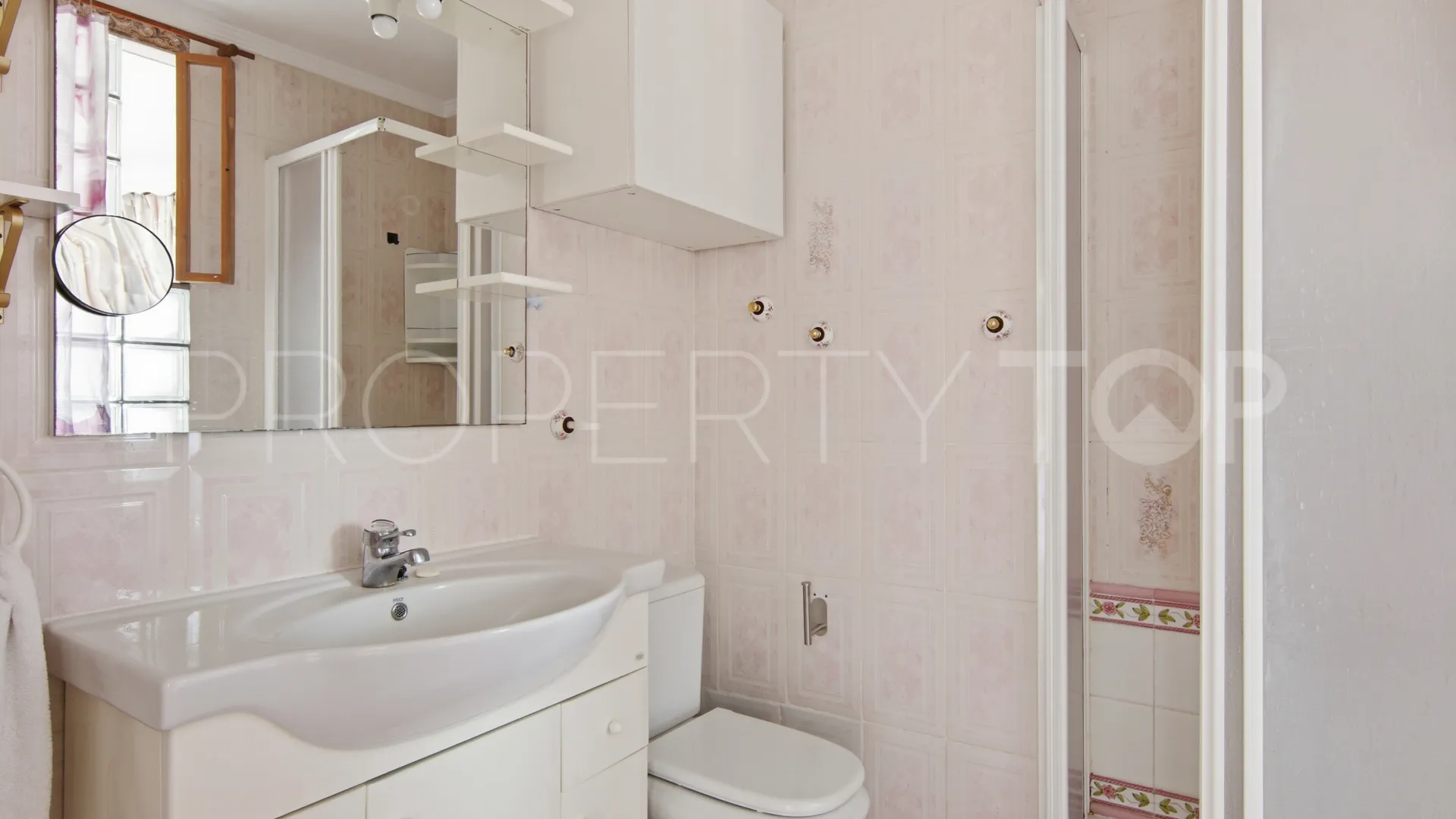 Apartamento en venta con 2 dormitorios en Estepona Casco Antiguo