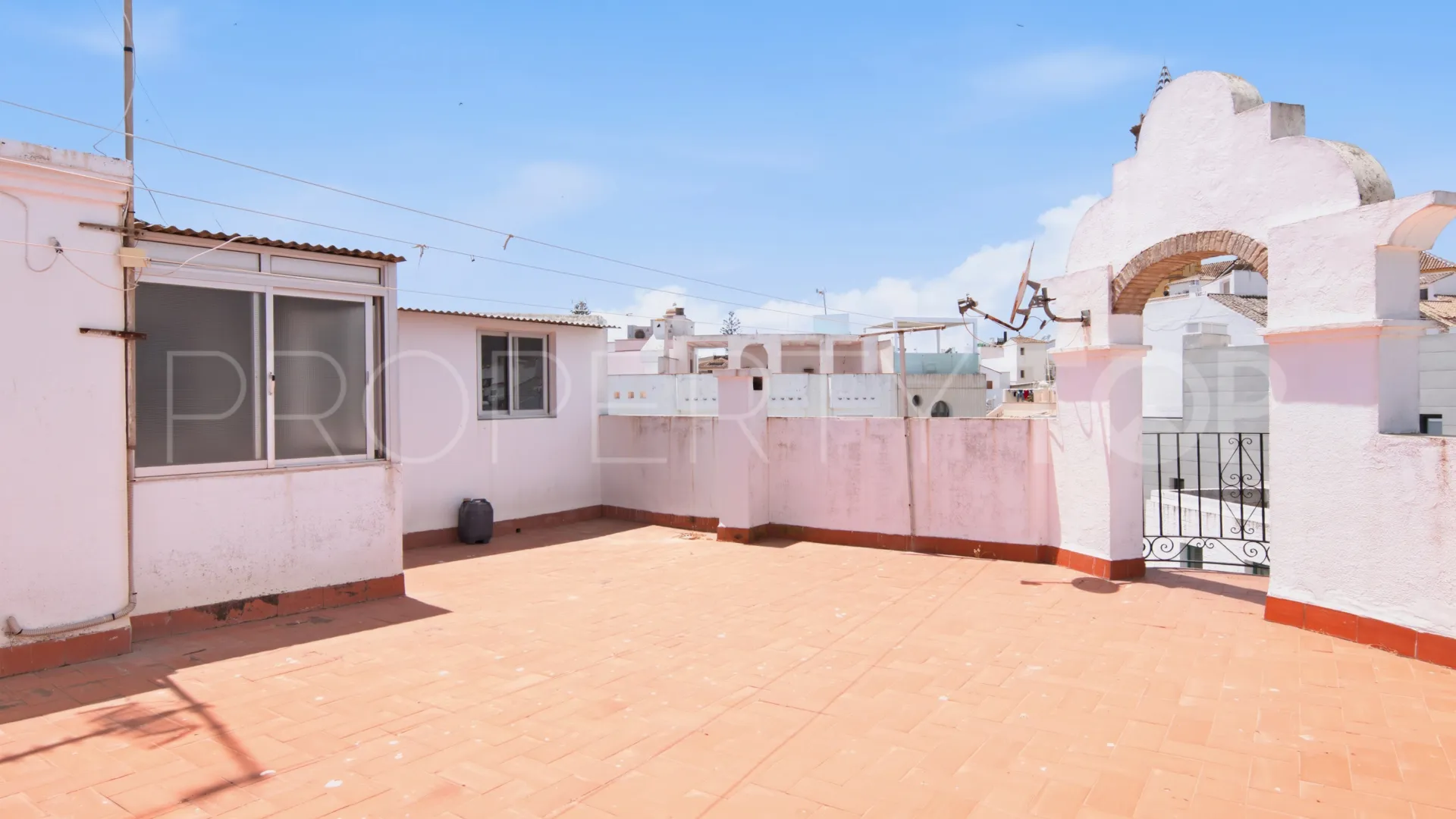 Apartamento en venta con 2 dormitorios en Estepona Casco Antiguo