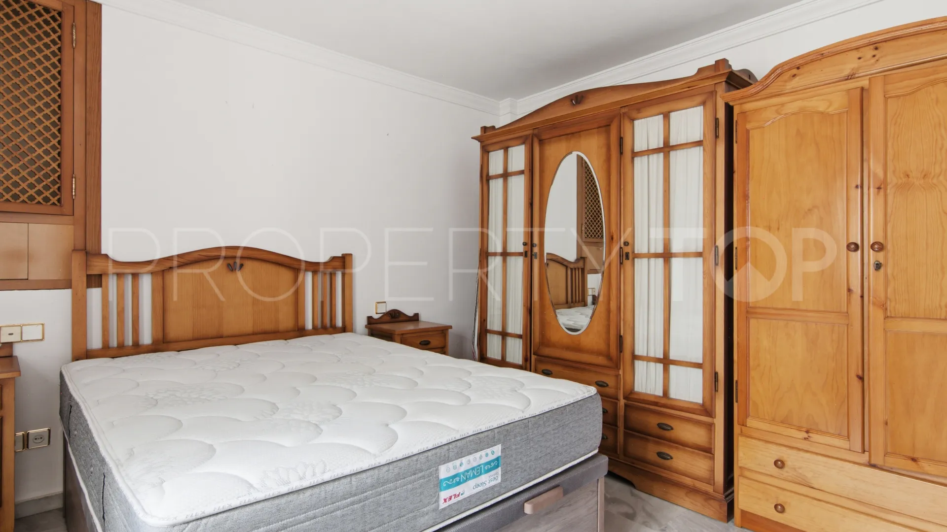 Apartamento en venta con 2 dormitorios en Estepona Casco Antiguo