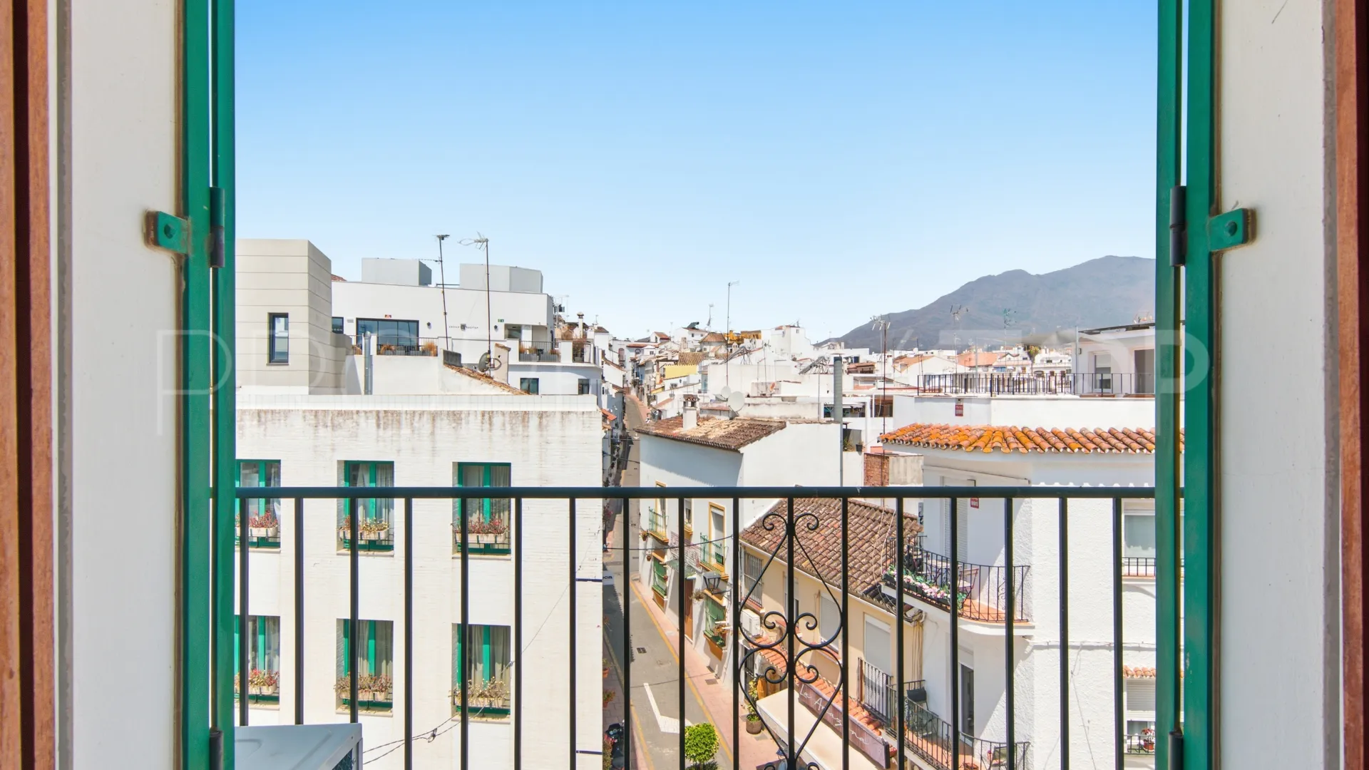 Apartamento en venta con 2 dormitorios en Estepona Casco Antiguo