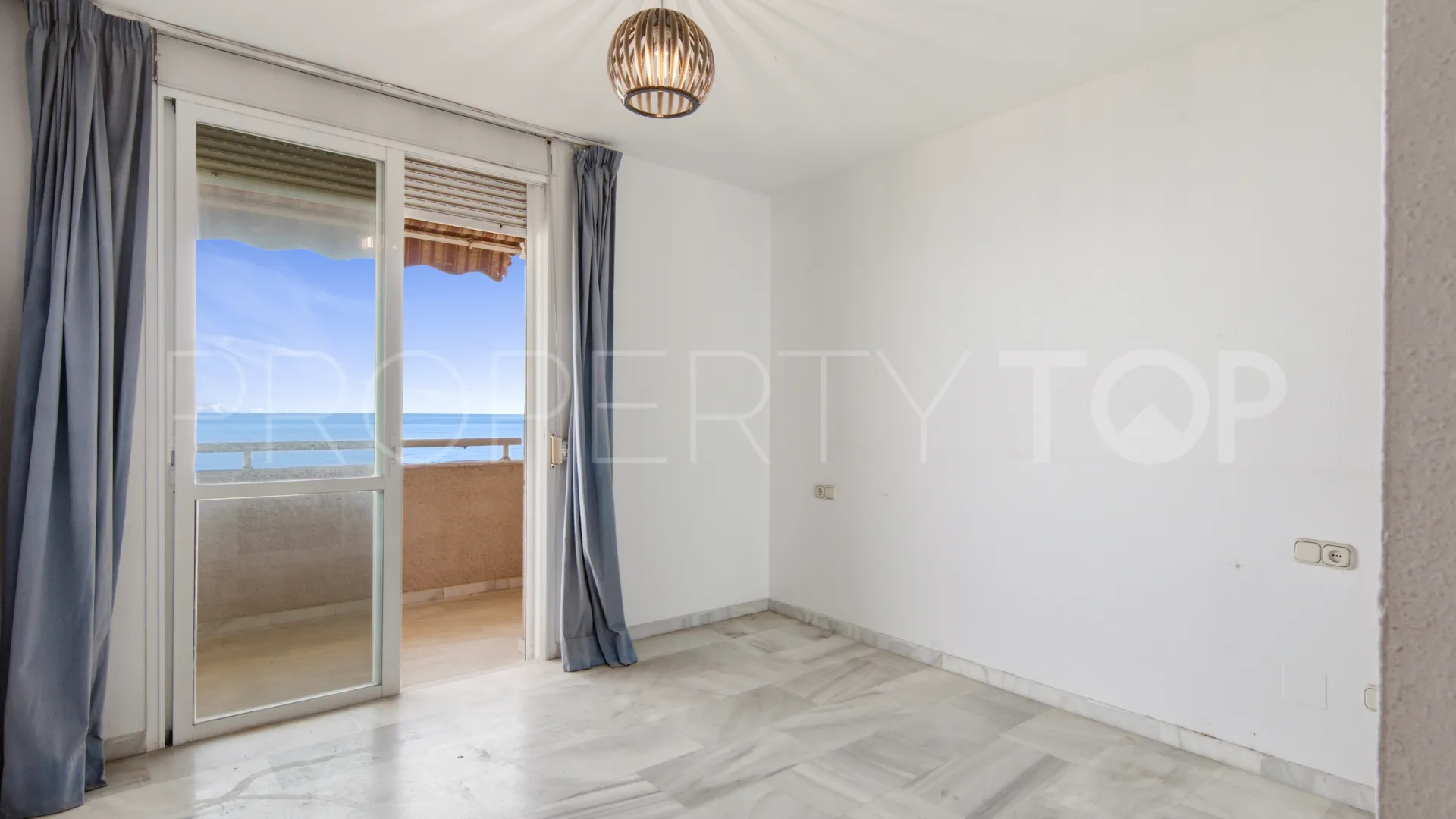 Apartment for sale in Estepona Centre with 3 bedrooms