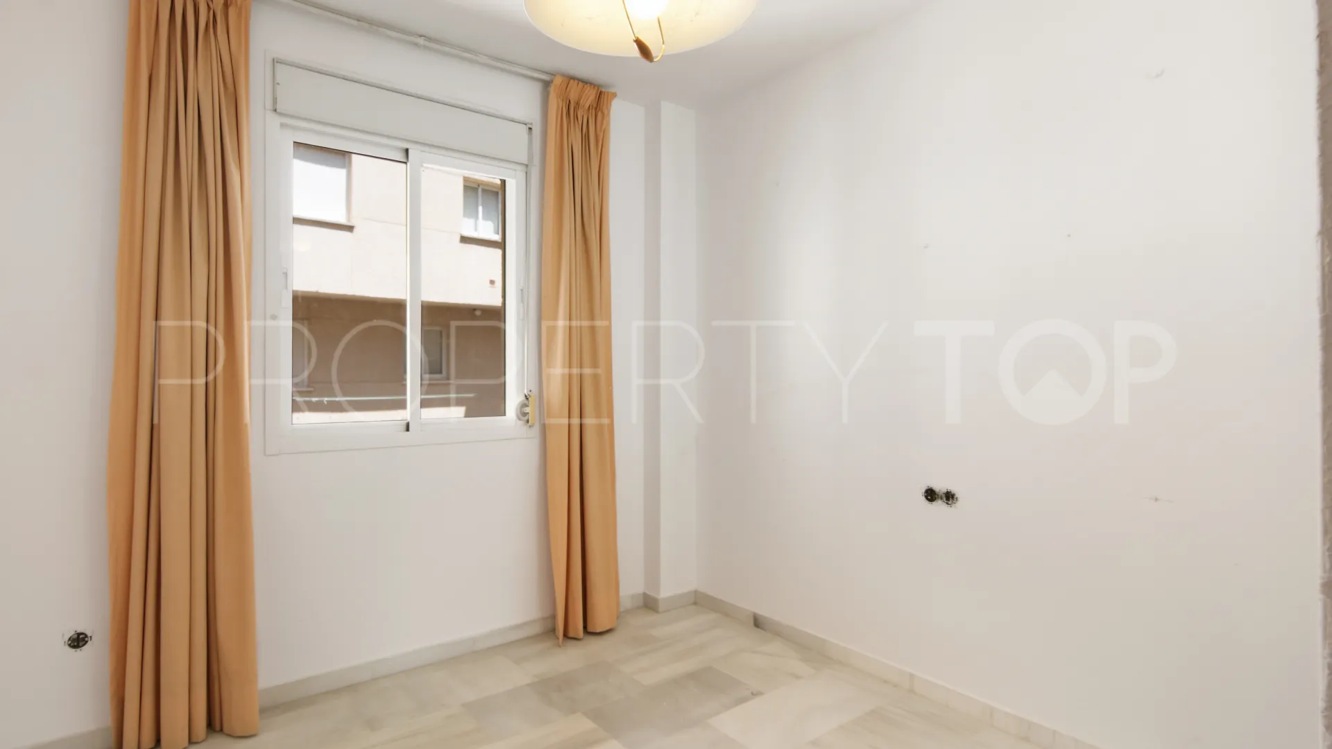 Apartment for sale in Estepona Centre with 3 bedrooms