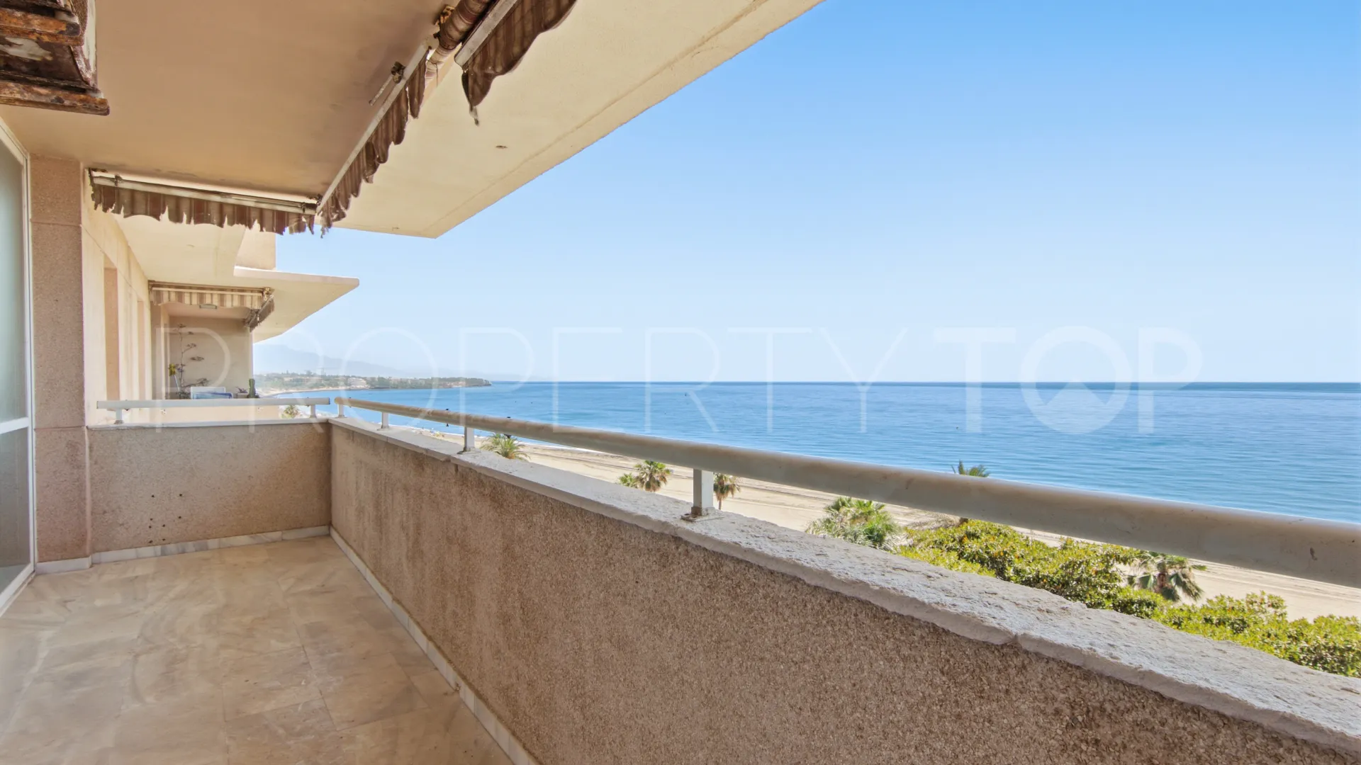 Apartment for sale in Estepona Centre with 3 bedrooms