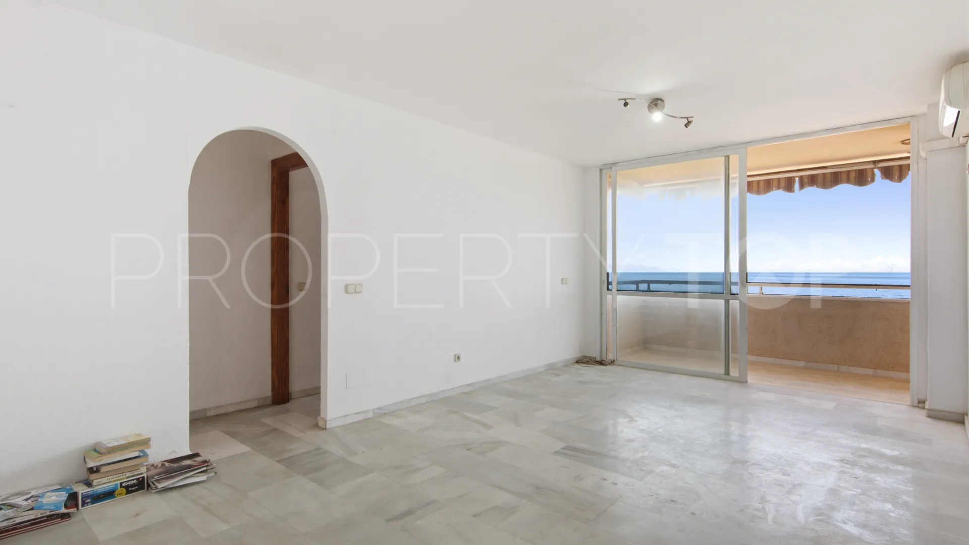 Apartment for sale in Estepona Centre with 3 bedrooms