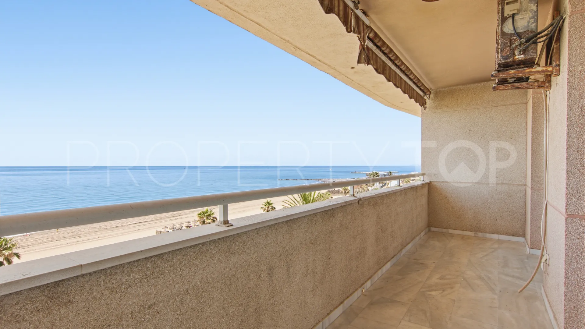 Apartment for sale in Estepona Centre with 3 bedrooms