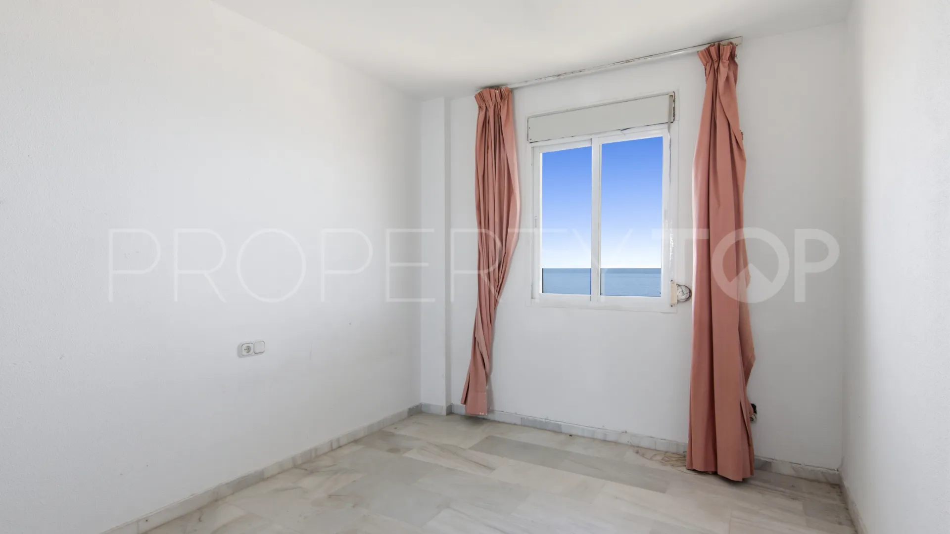 Apartment for sale in Estepona Centre with 3 bedrooms