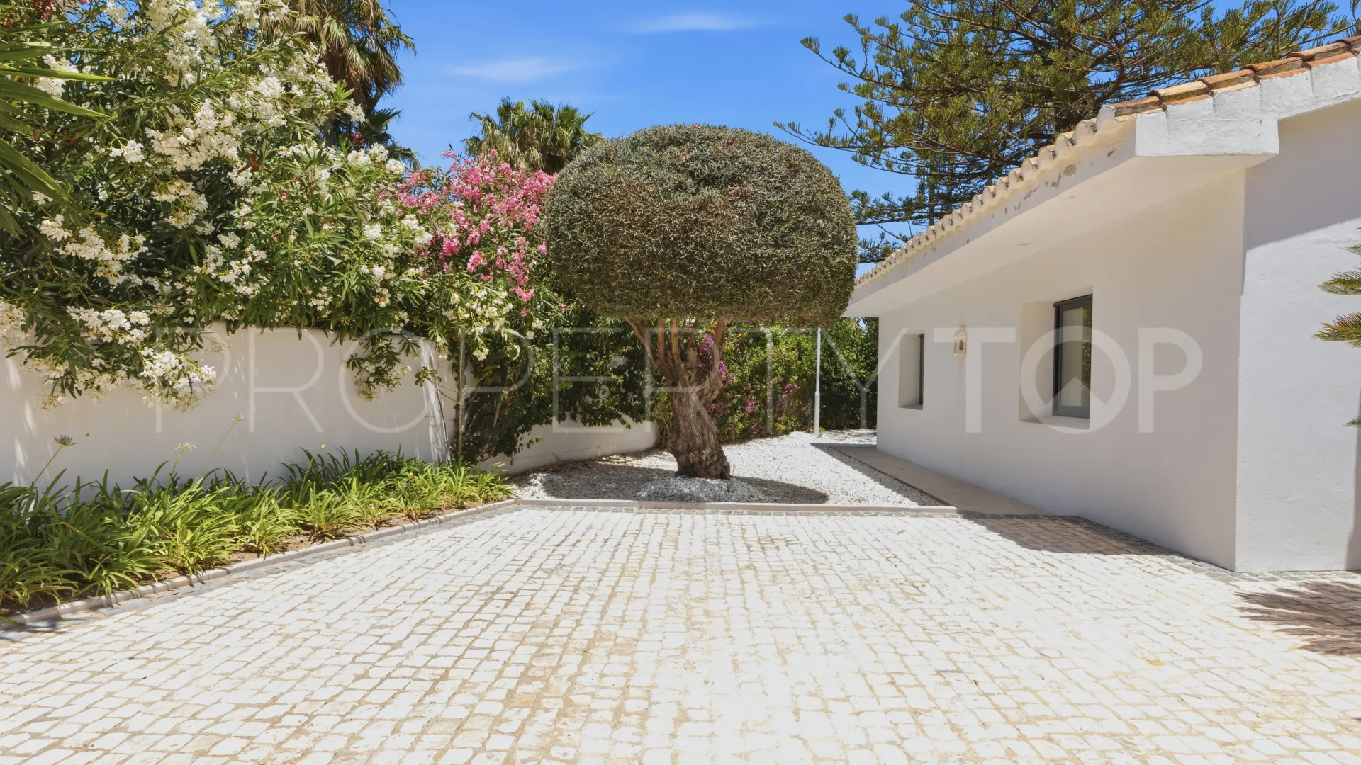 Villa with 9 bedrooms for sale in Casasola