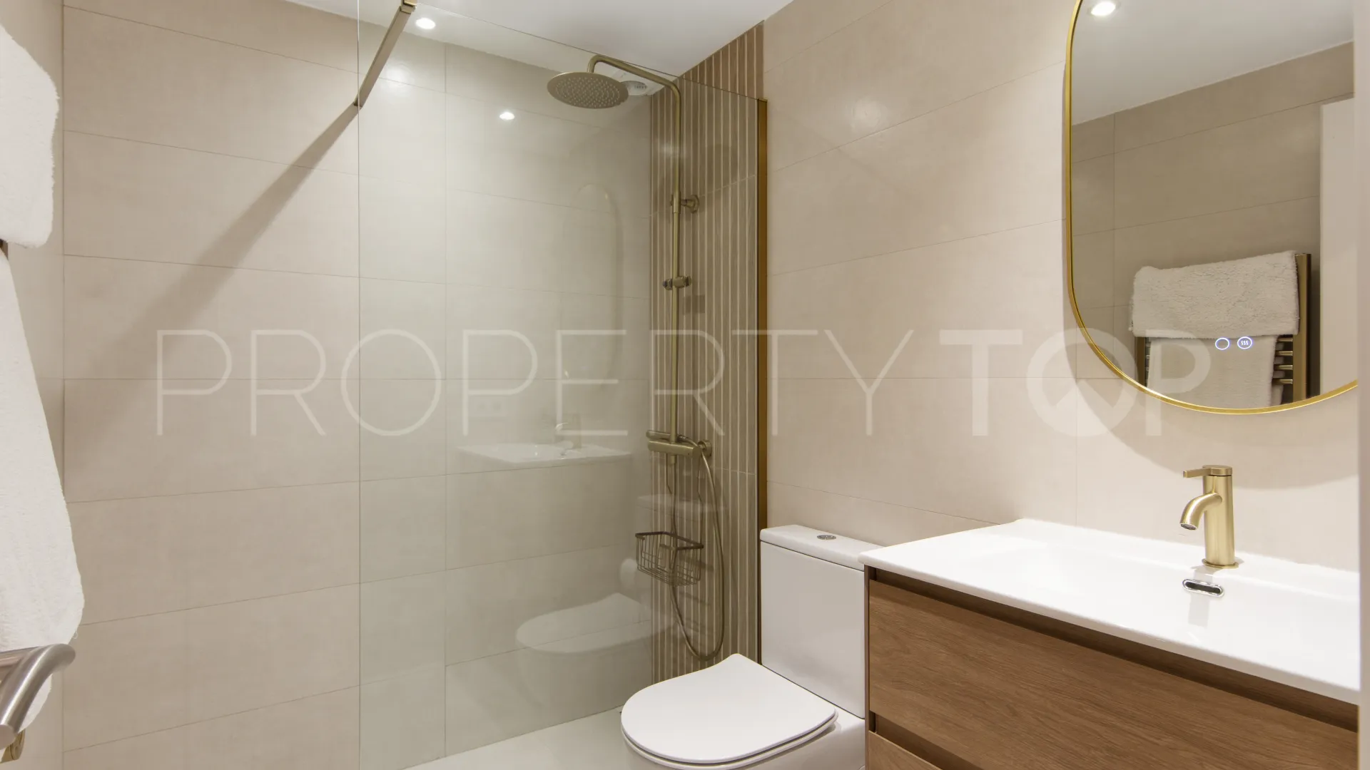 Buy ground floor apartment in Alcazaba Beach with 2 bedrooms