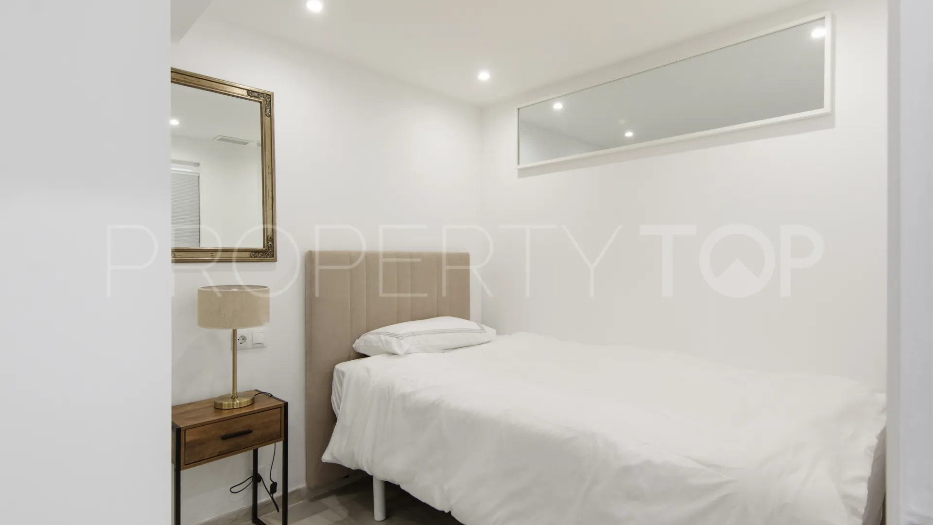 Buy ground floor apartment in Alcazaba Beach with 2 bedrooms