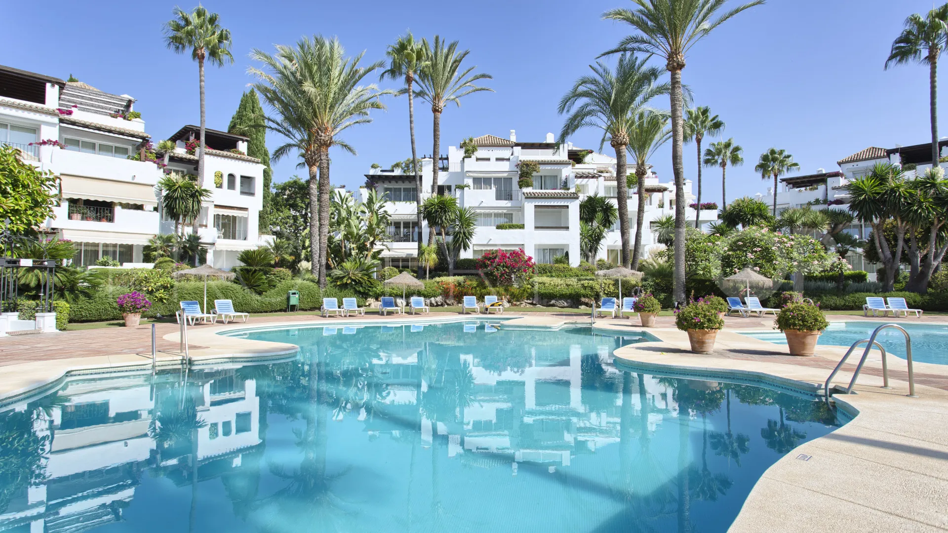 Buy ground floor apartment in Alcazaba Beach with 2 bedrooms