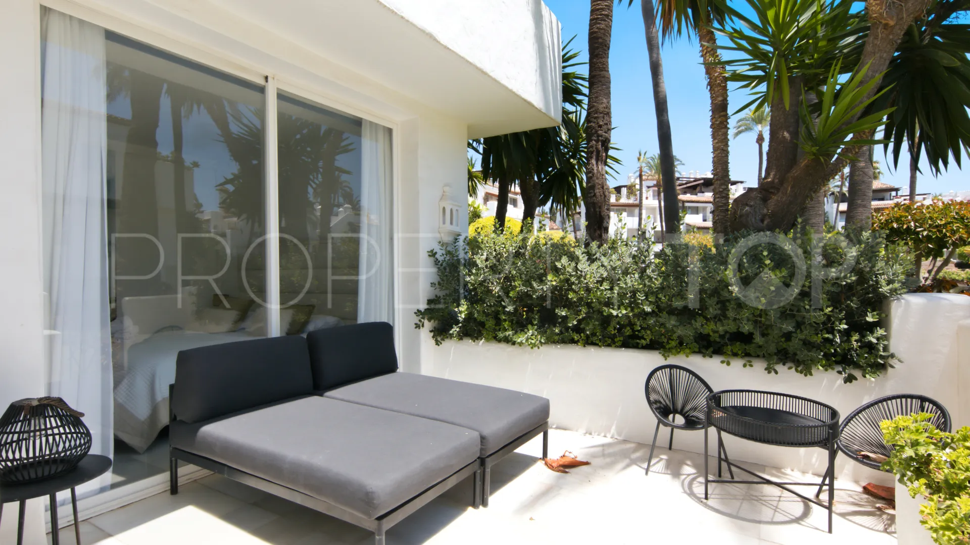Buy ground floor apartment in Alcazaba Beach with 2 bedrooms