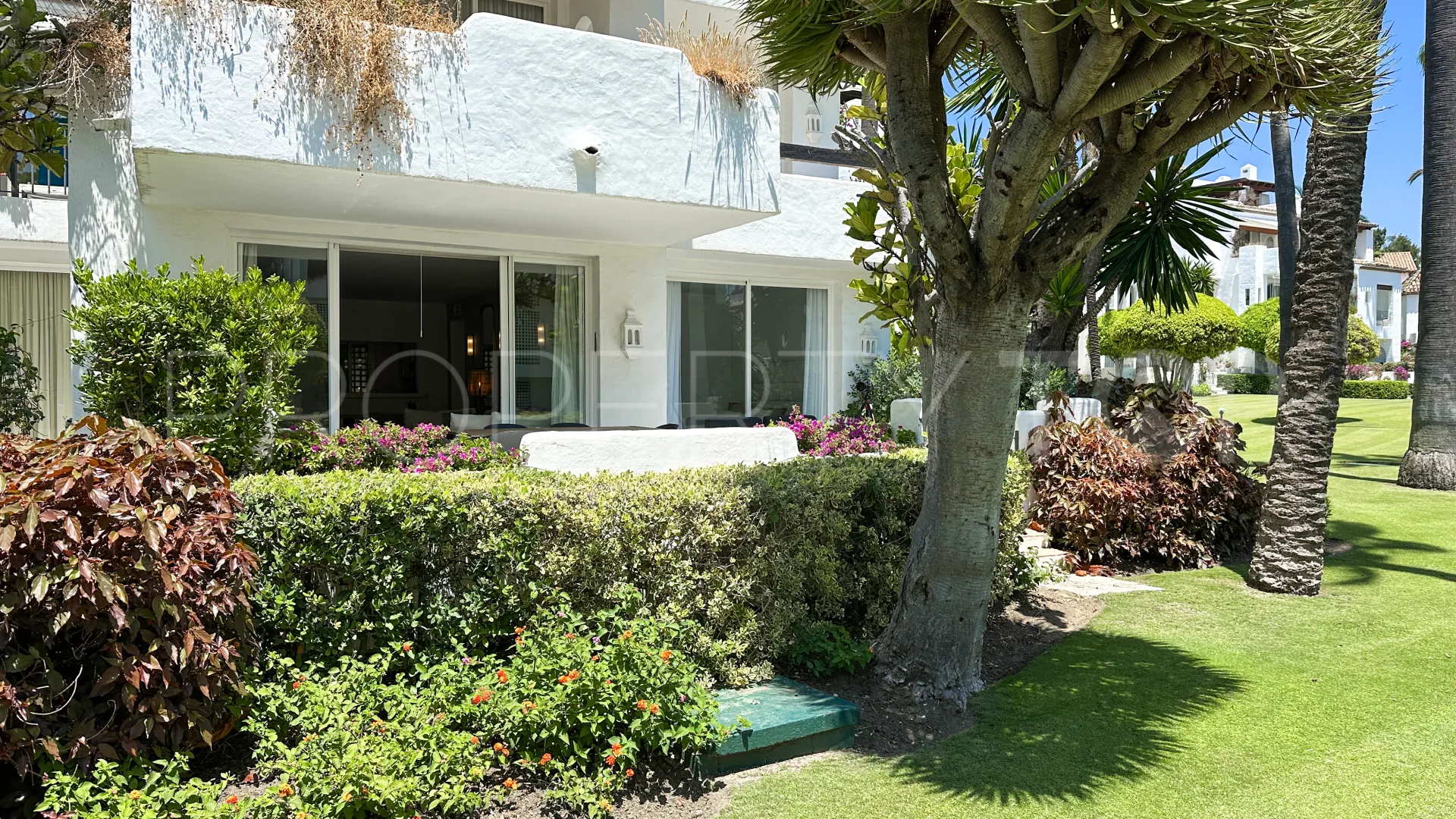 Buy ground floor apartment in Alcazaba Beach with 2 bedrooms