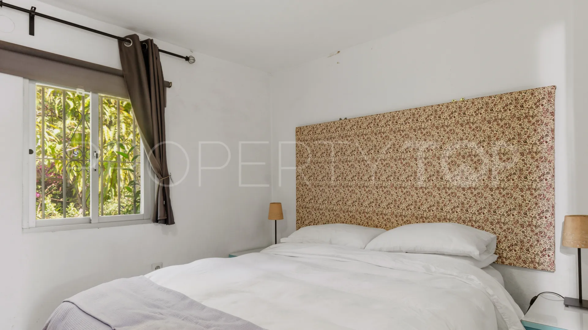 Buy country house in Estepona Town