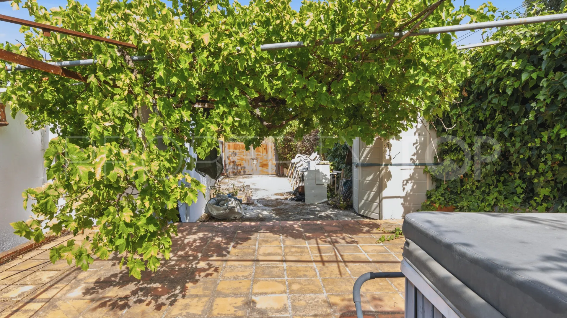 Buy country house in Estepona Town