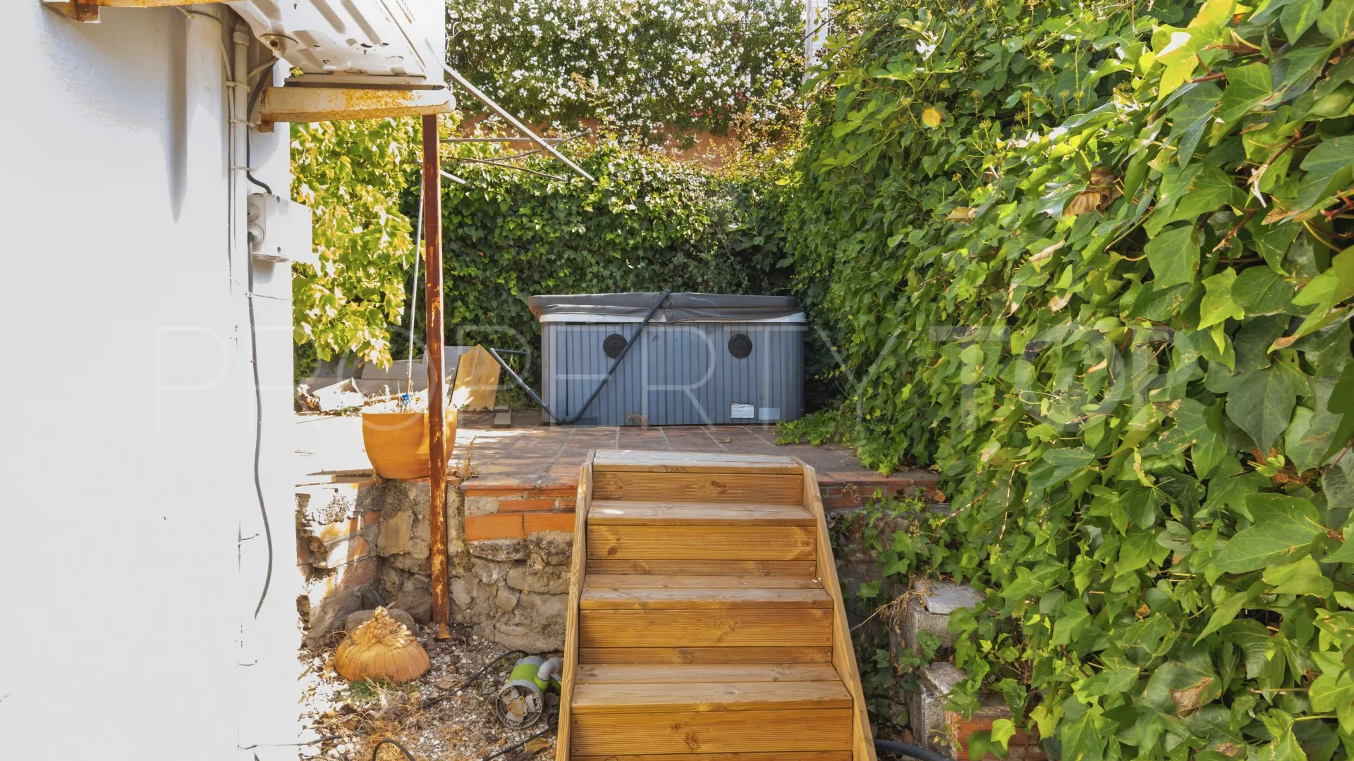 Buy country house in Estepona Town
