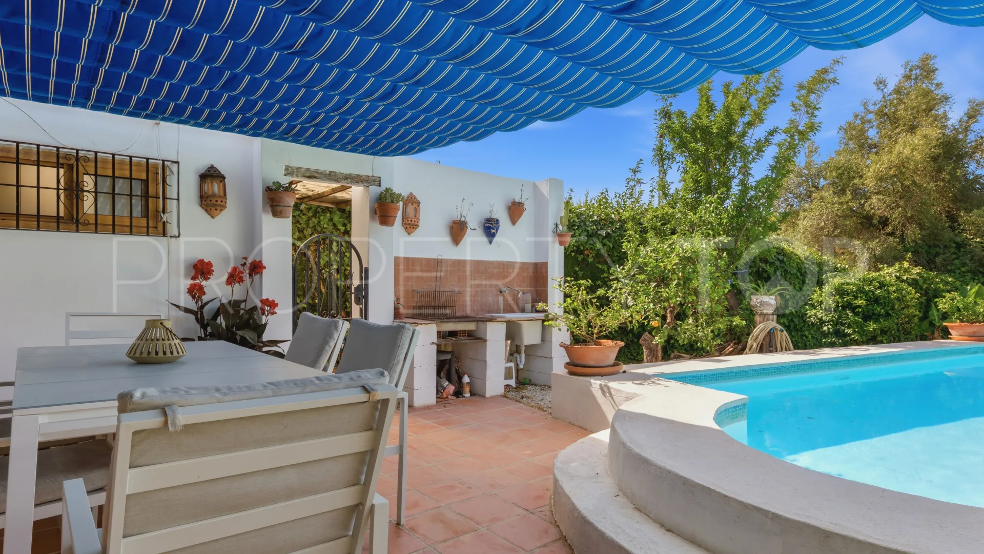 Buy country house in Estepona Town