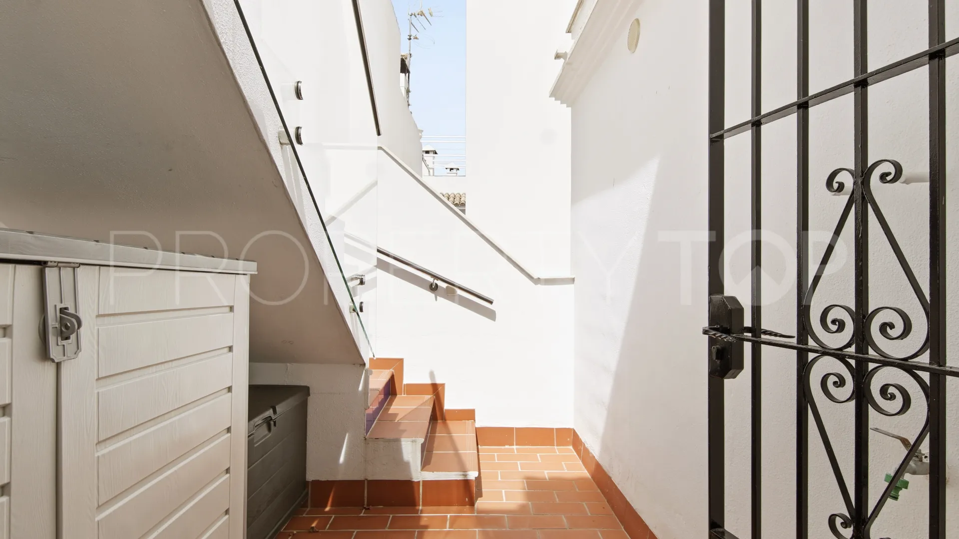 For sale town house in Estepona Old Town with 3 bedrooms