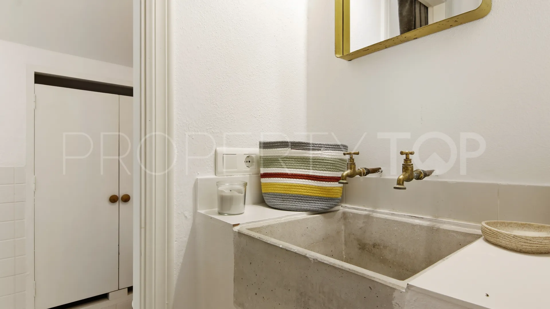 For sale town house in Estepona Old Town with 3 bedrooms