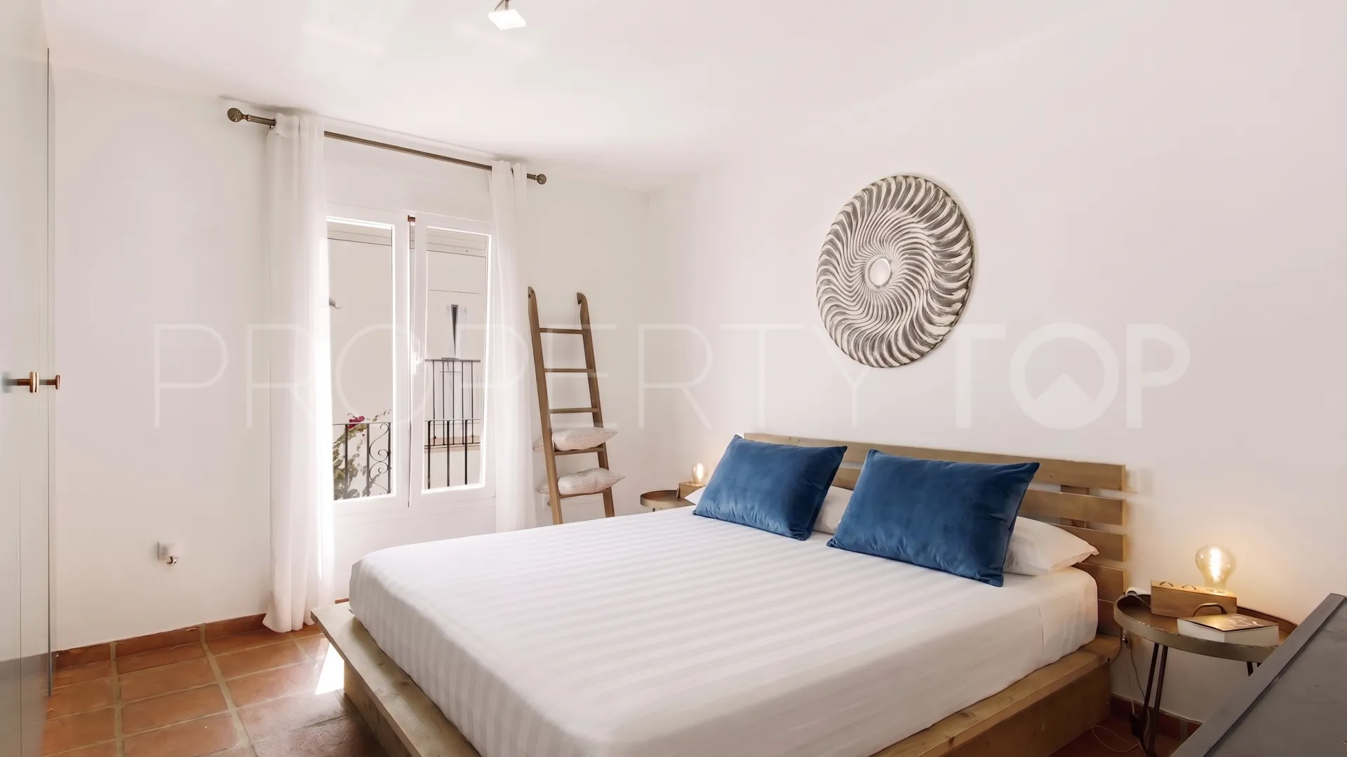 For sale town house in Estepona Old Town with 3 bedrooms