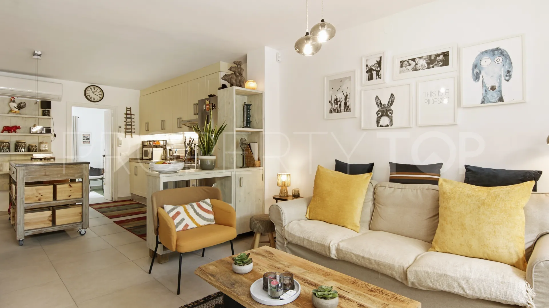 For sale town house in Estepona Old Town with 3 bedrooms