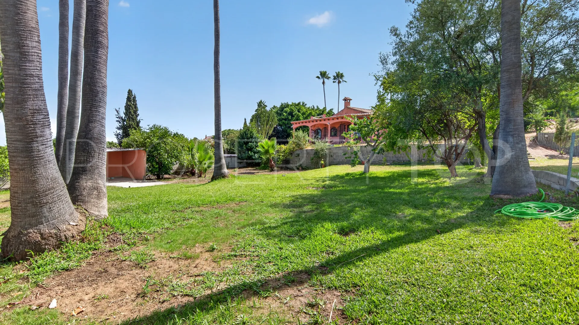 Finca con 6 dormitorios en venta en Reinoso