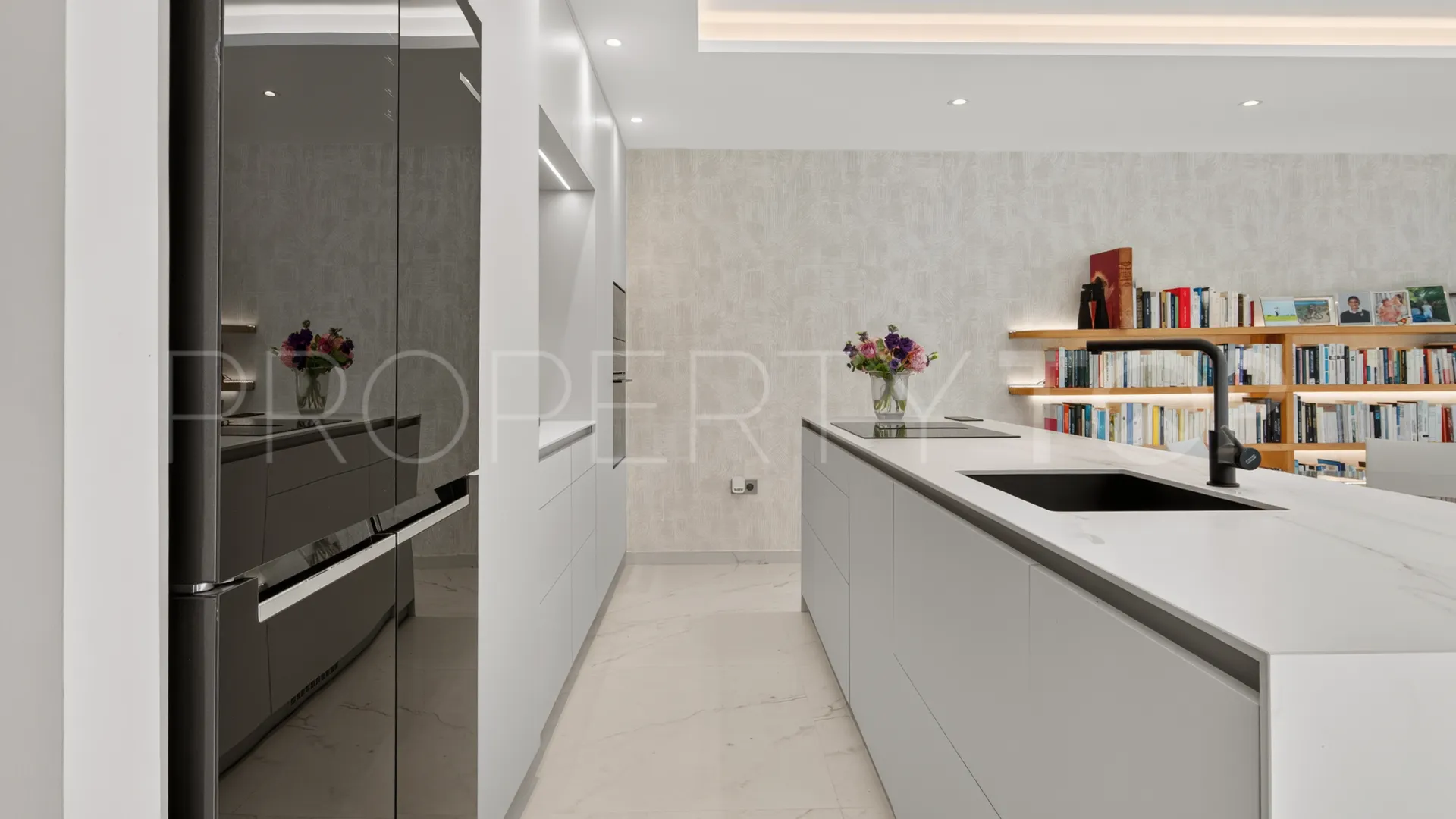 Finca con 6 dormitorios en venta en Reinoso