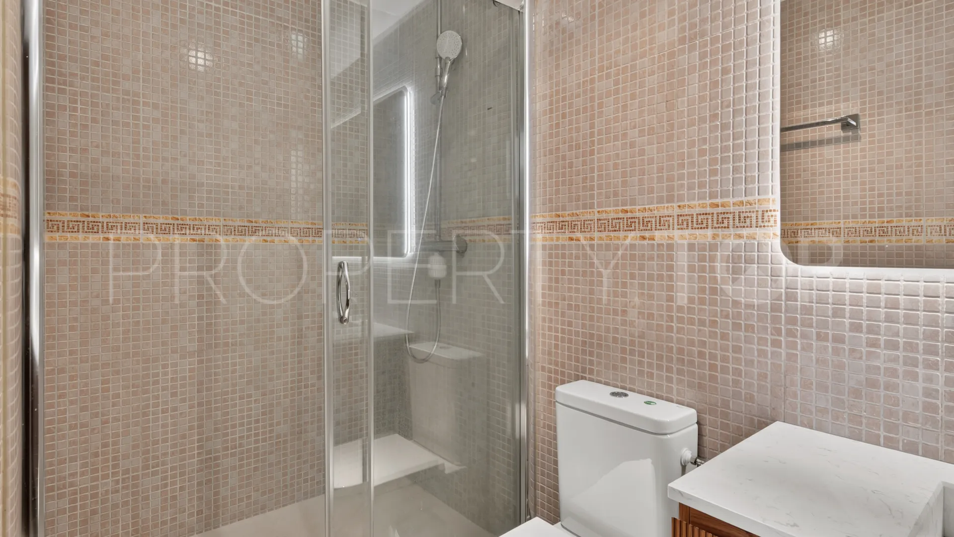 Finca con 6 dormitorios en venta en Reinoso