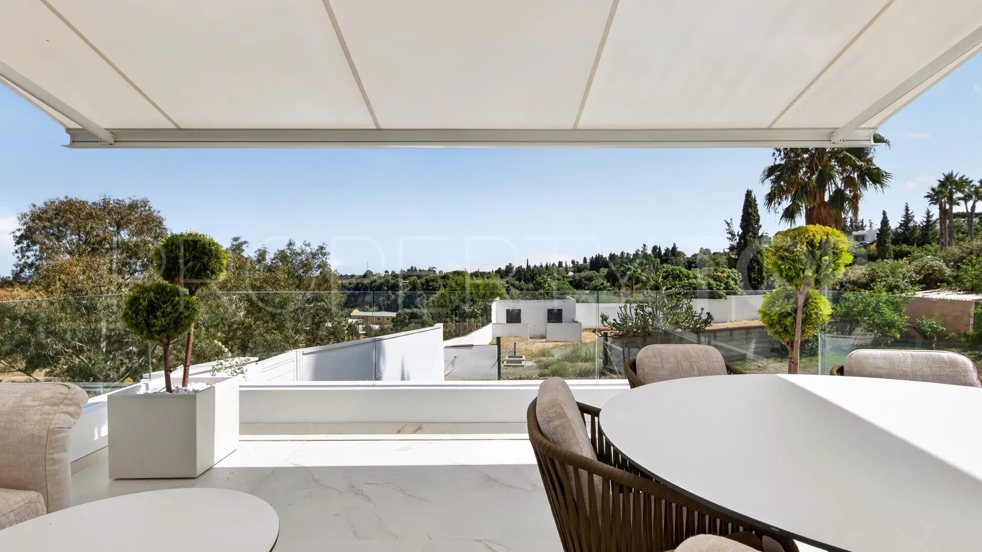 Finca con 6 dormitorios en venta en Reinoso