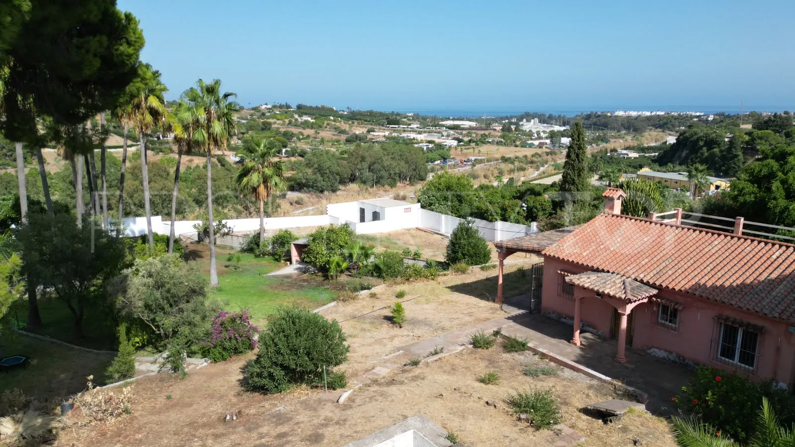 Finca con 6 dormitorios en venta en Reinoso