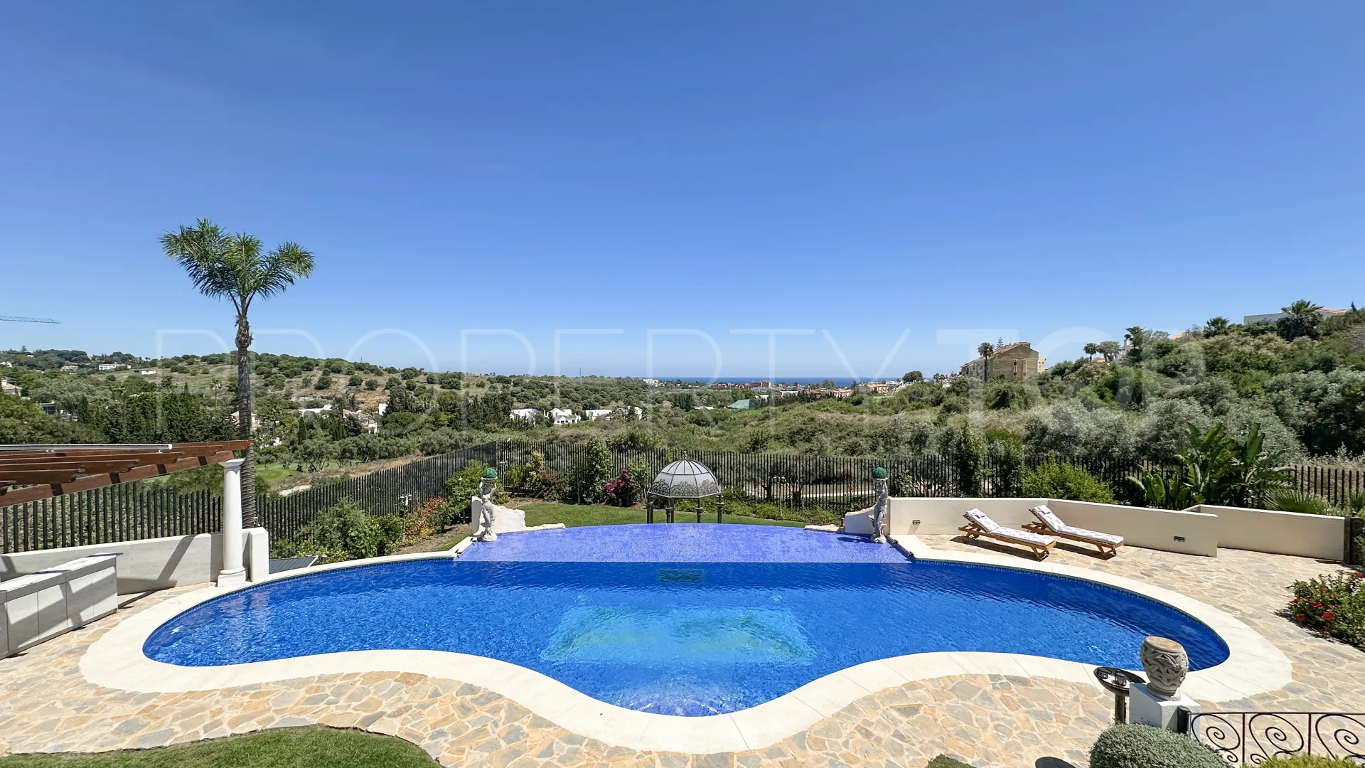 Villa en venta en Los Flamingos con 7 dormitorios