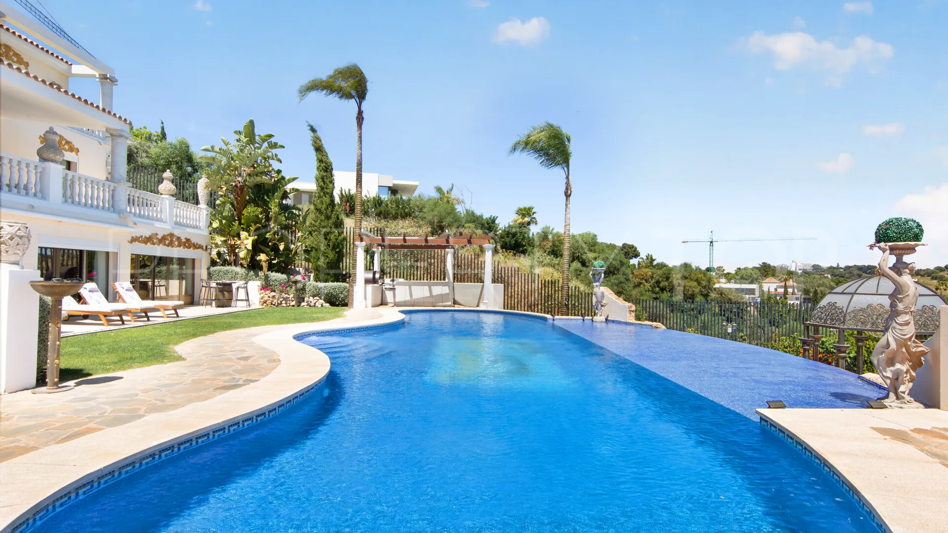 Villa en venta en Los Flamingos con 7 dormitorios