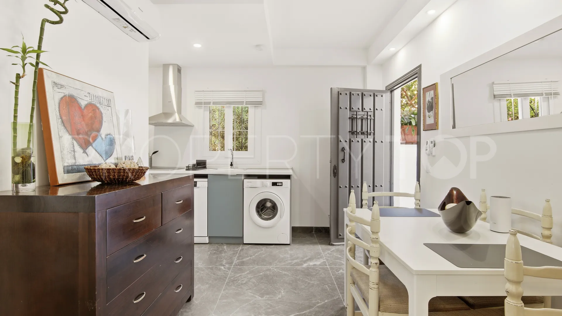 Villa en venta con 9 dormitorios en Jardin Tropical