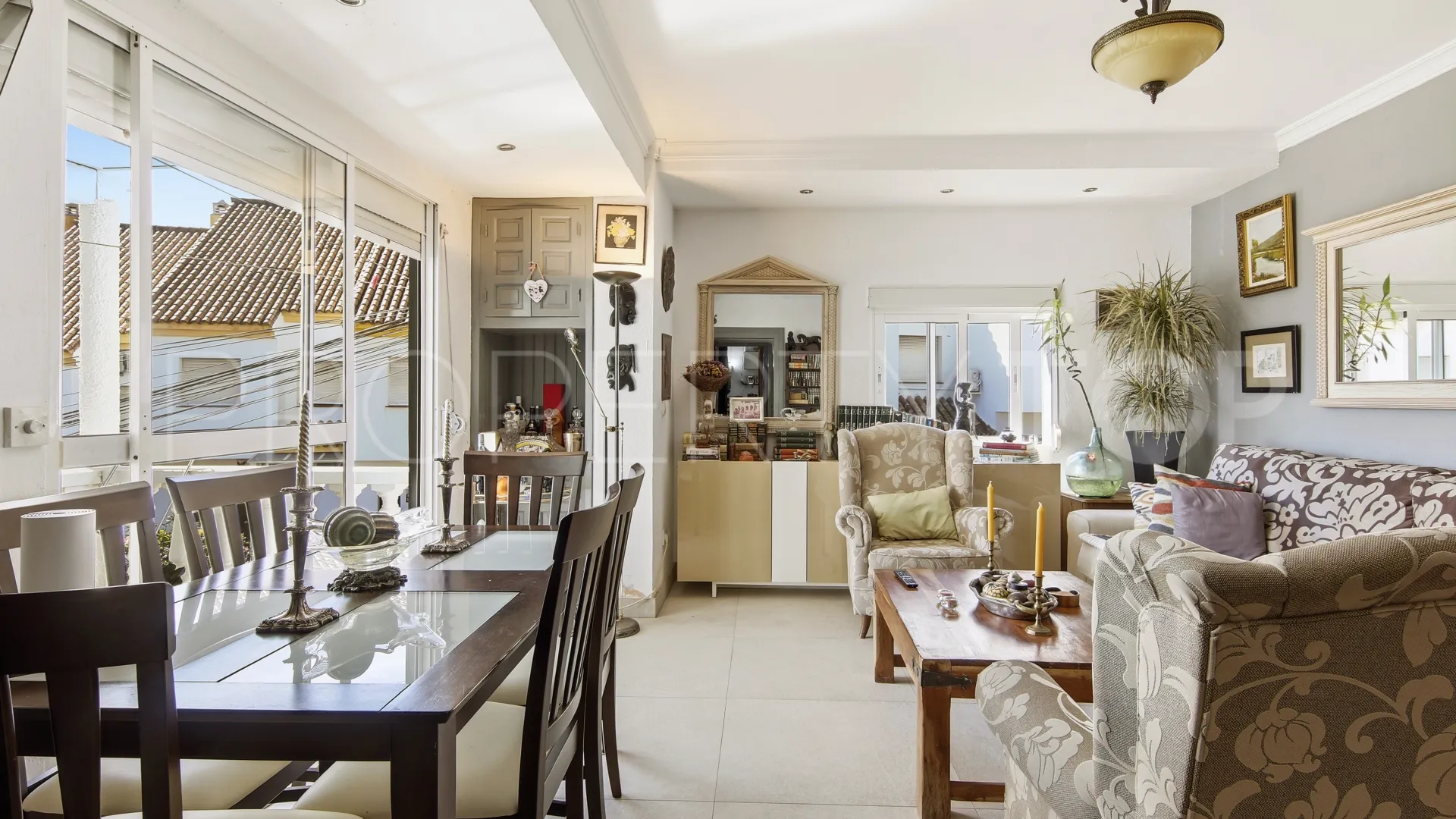 Villa en venta con 9 dormitorios en Jardin Tropical