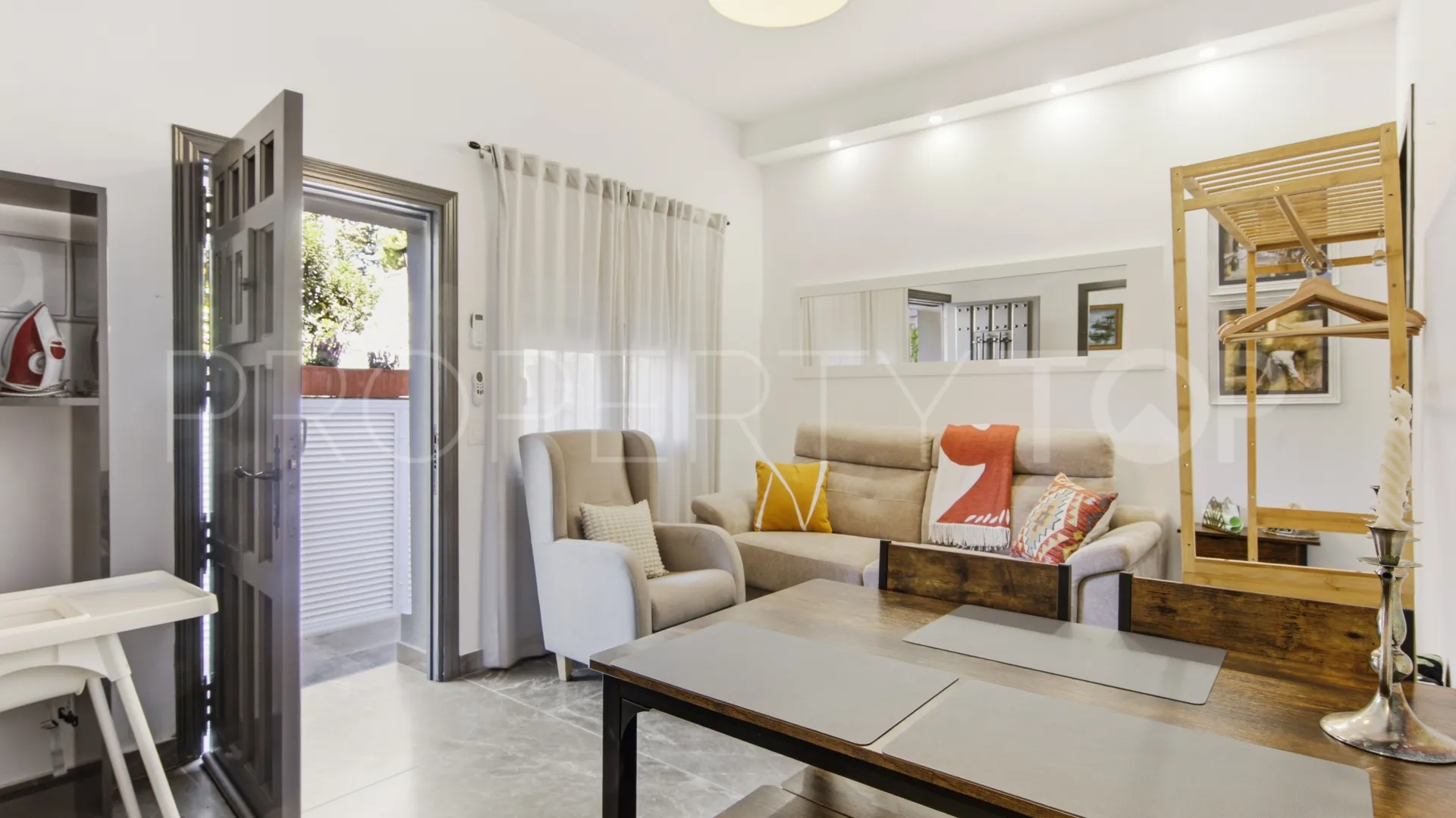 Villa en venta con 9 dormitorios en Jardin Tropical