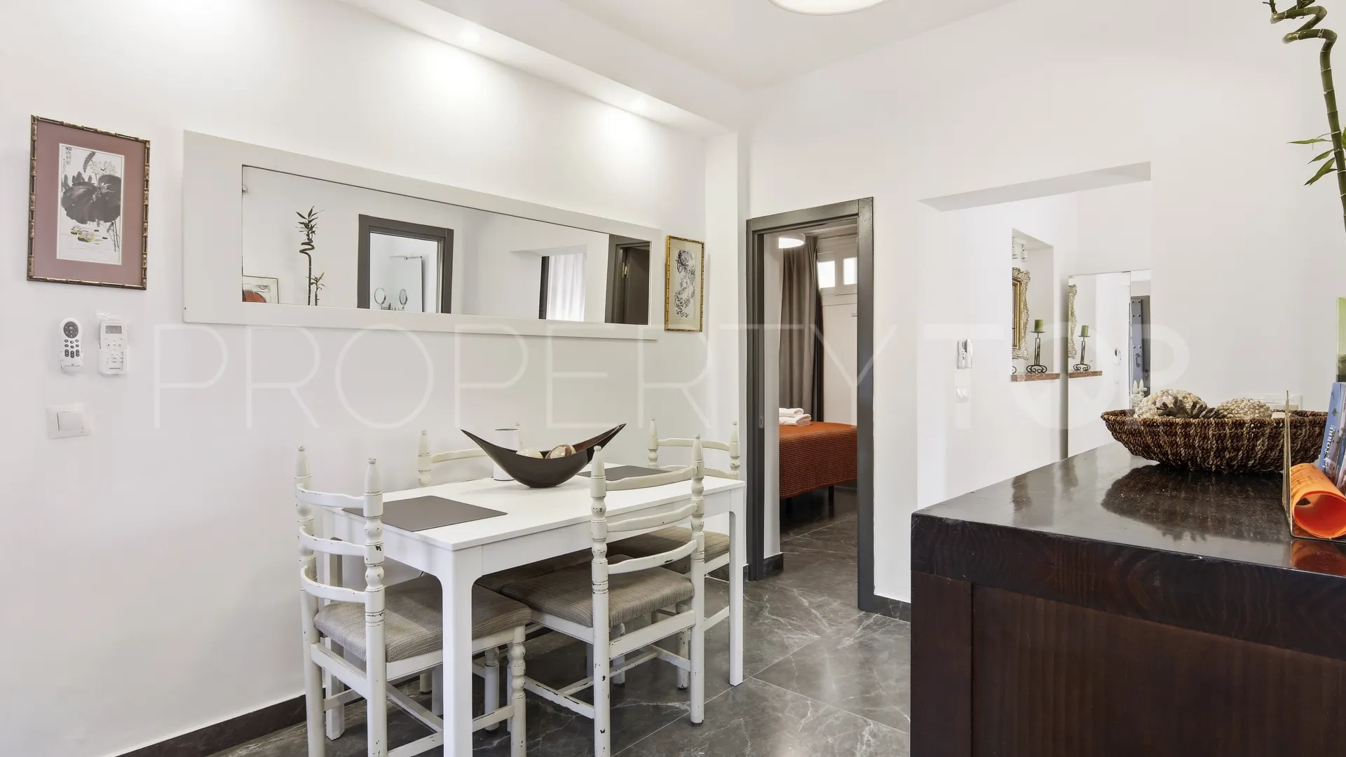Villa en venta con 9 dormitorios en Jardin Tropical