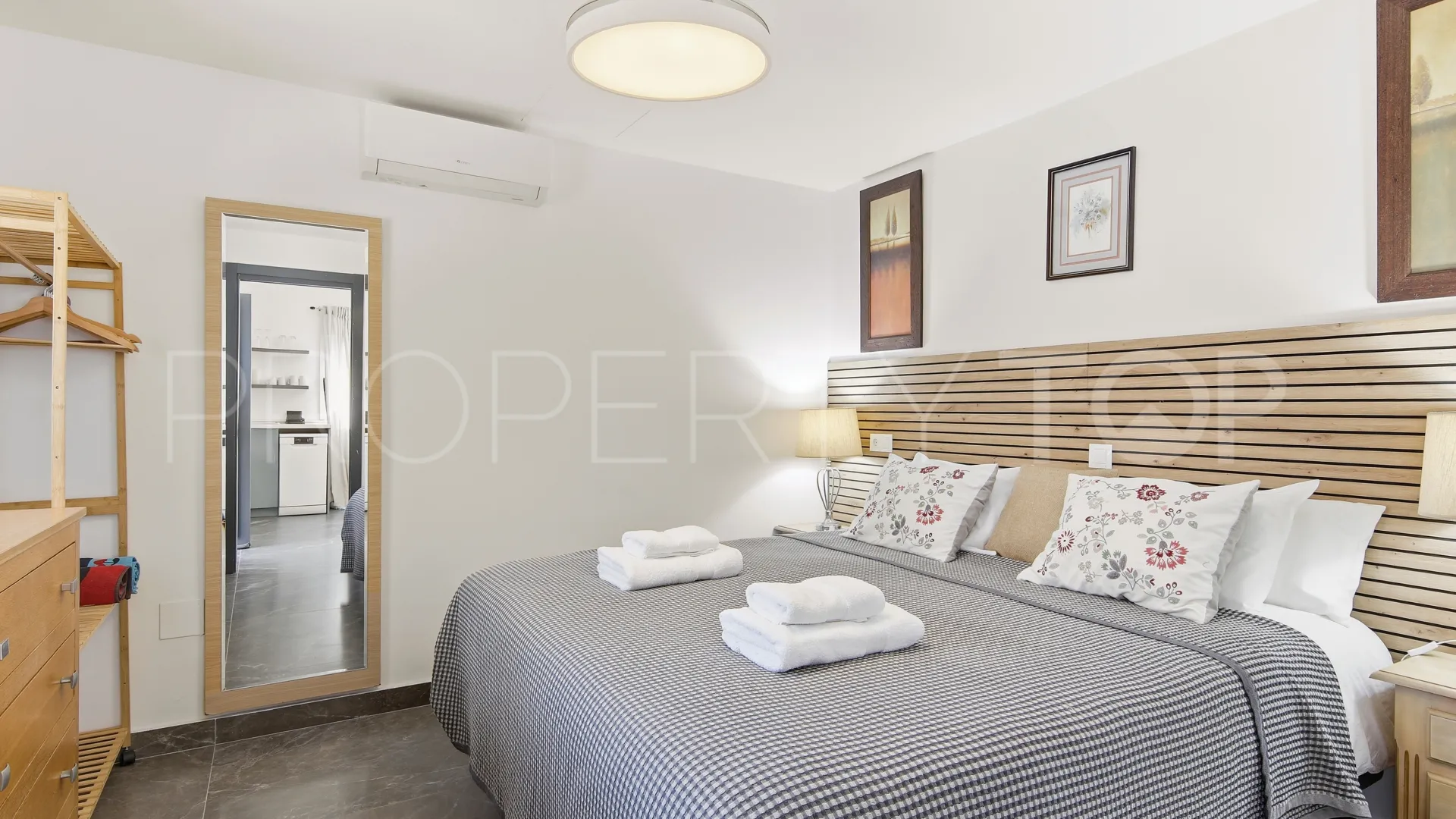 Villa en venta con 9 dormitorios en Jardin Tropical