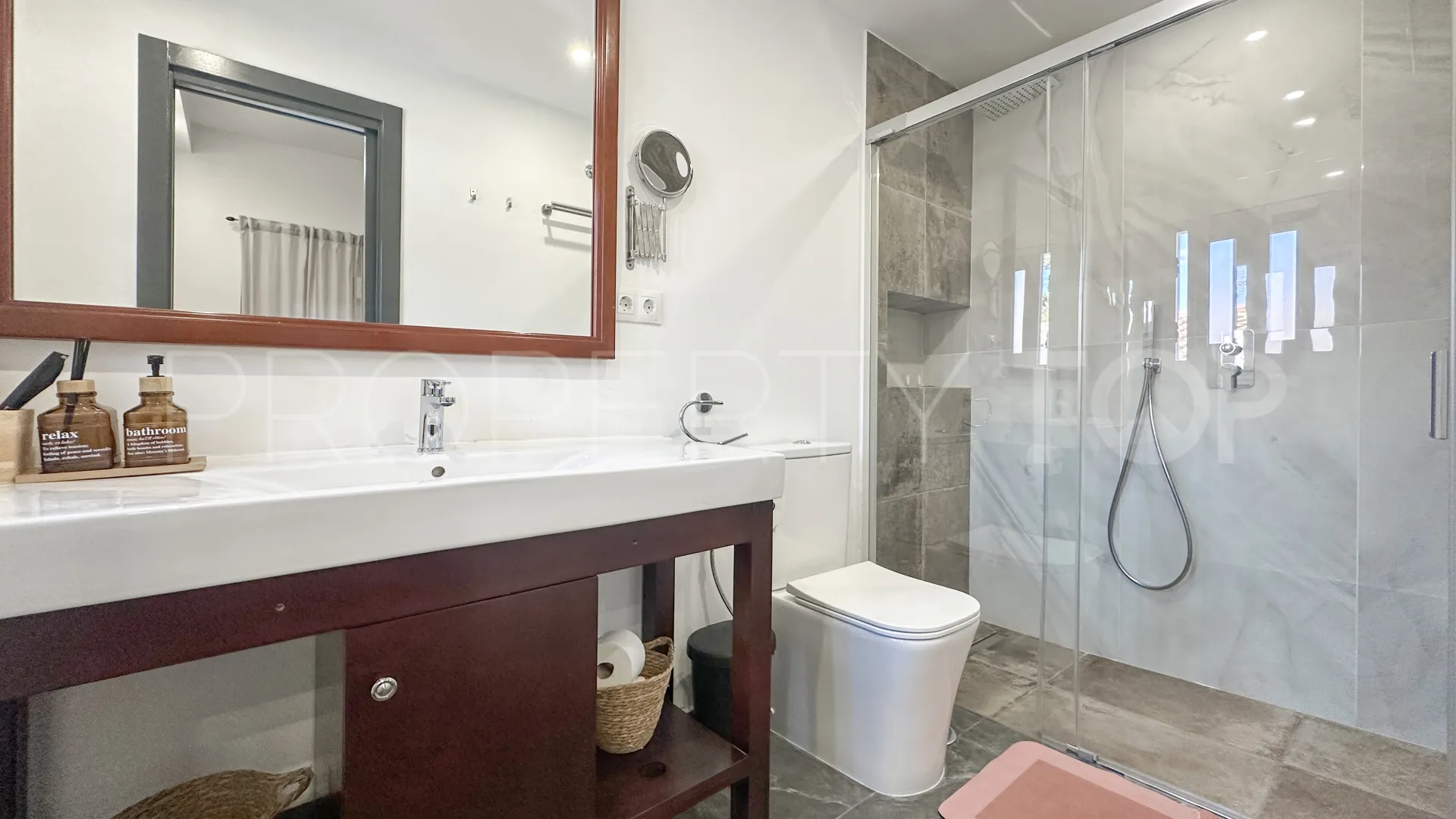 Villa en venta con 9 dormitorios en Jardin Tropical