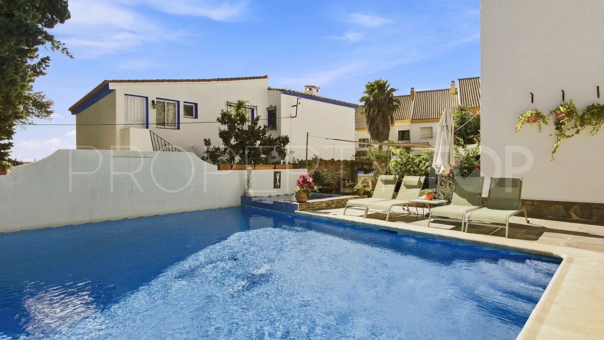 Villa en venta con 9 dormitorios en Jardin Tropical