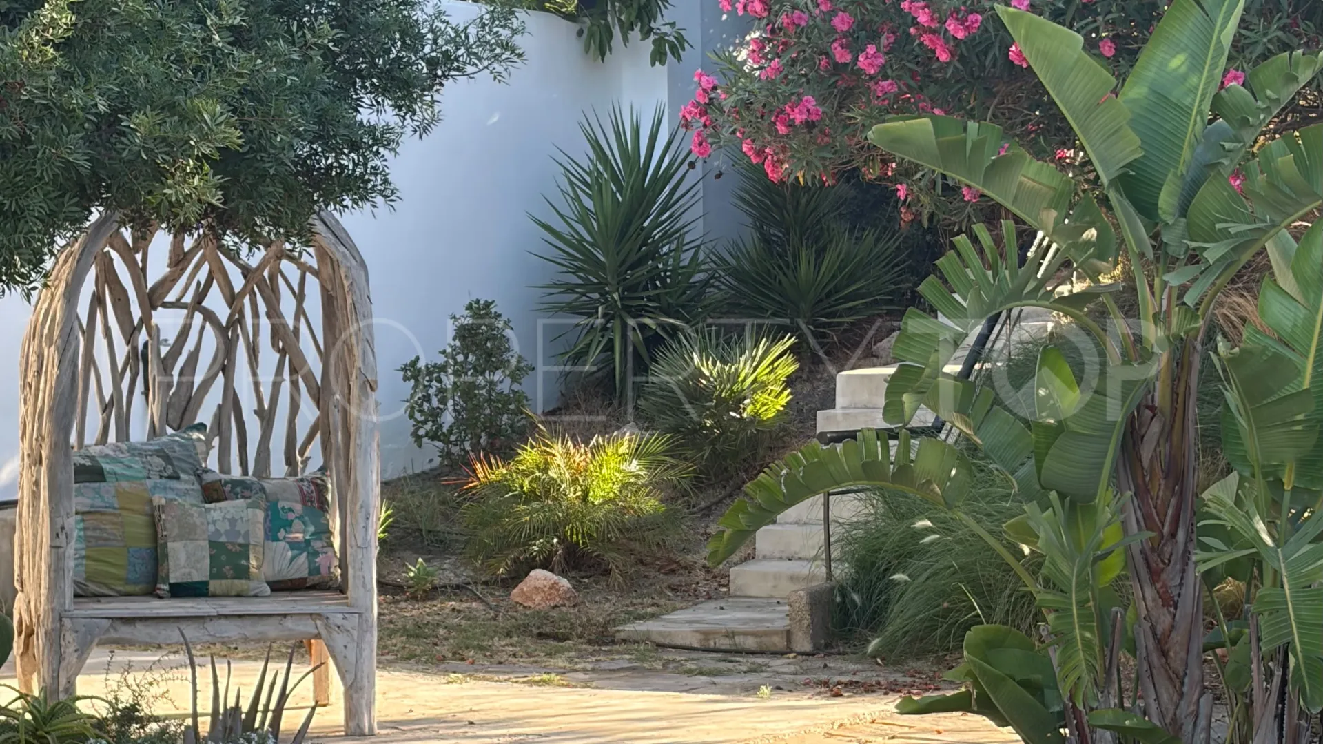 La Alberdina villa for sale
