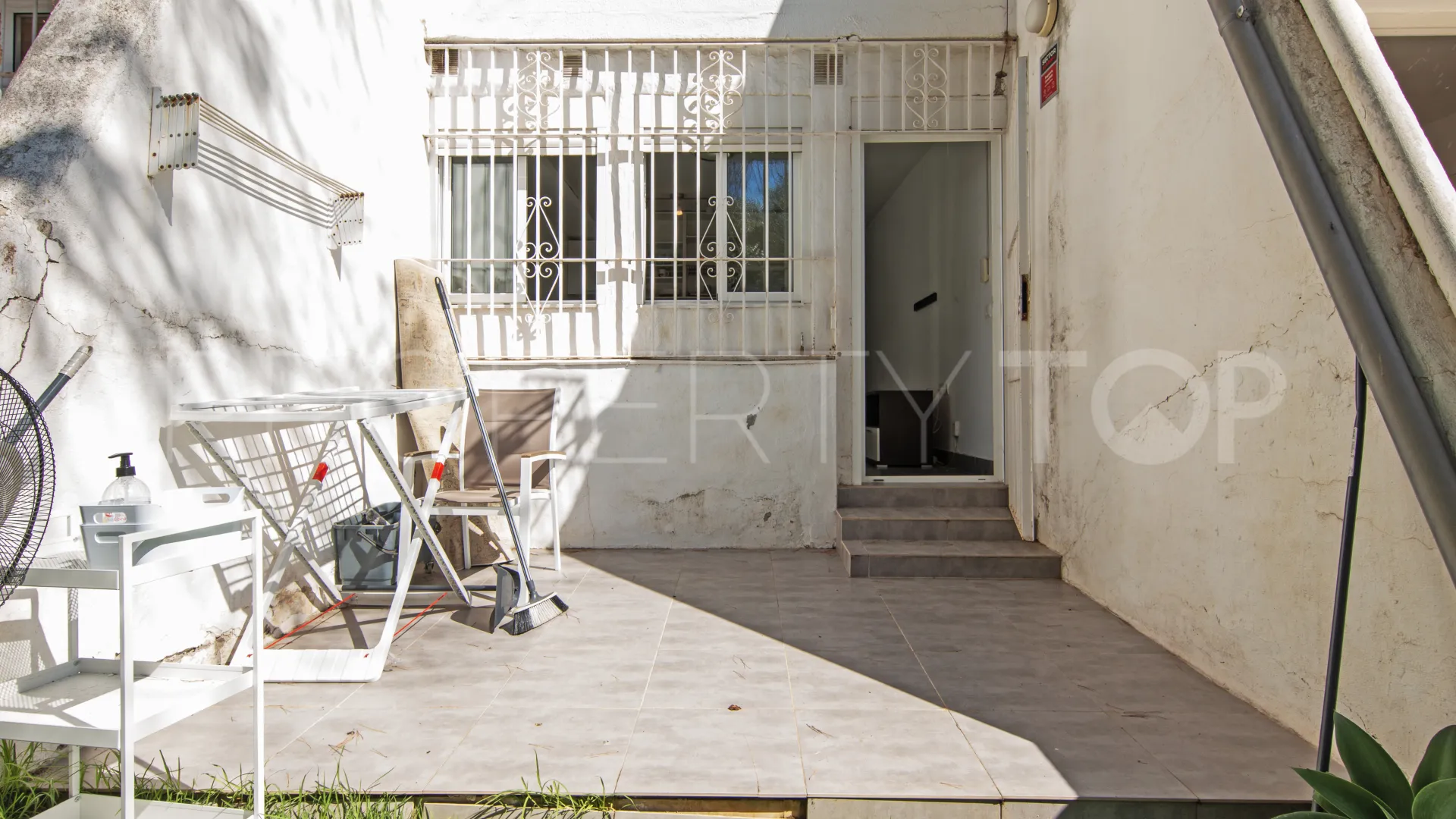 Ground floor apartment with 2 bedrooms for sale in Seghers