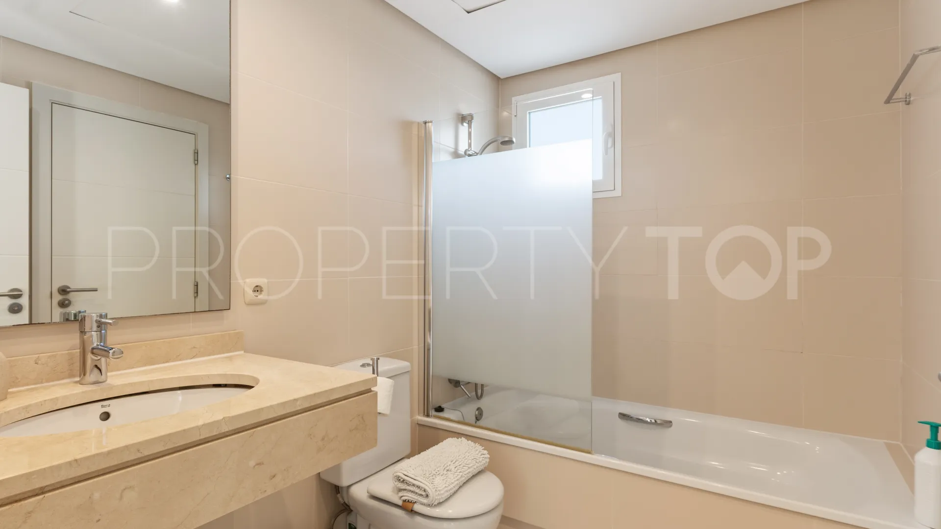 For sale penthouse in Alcazaba Lagoon with 2 bedrooms