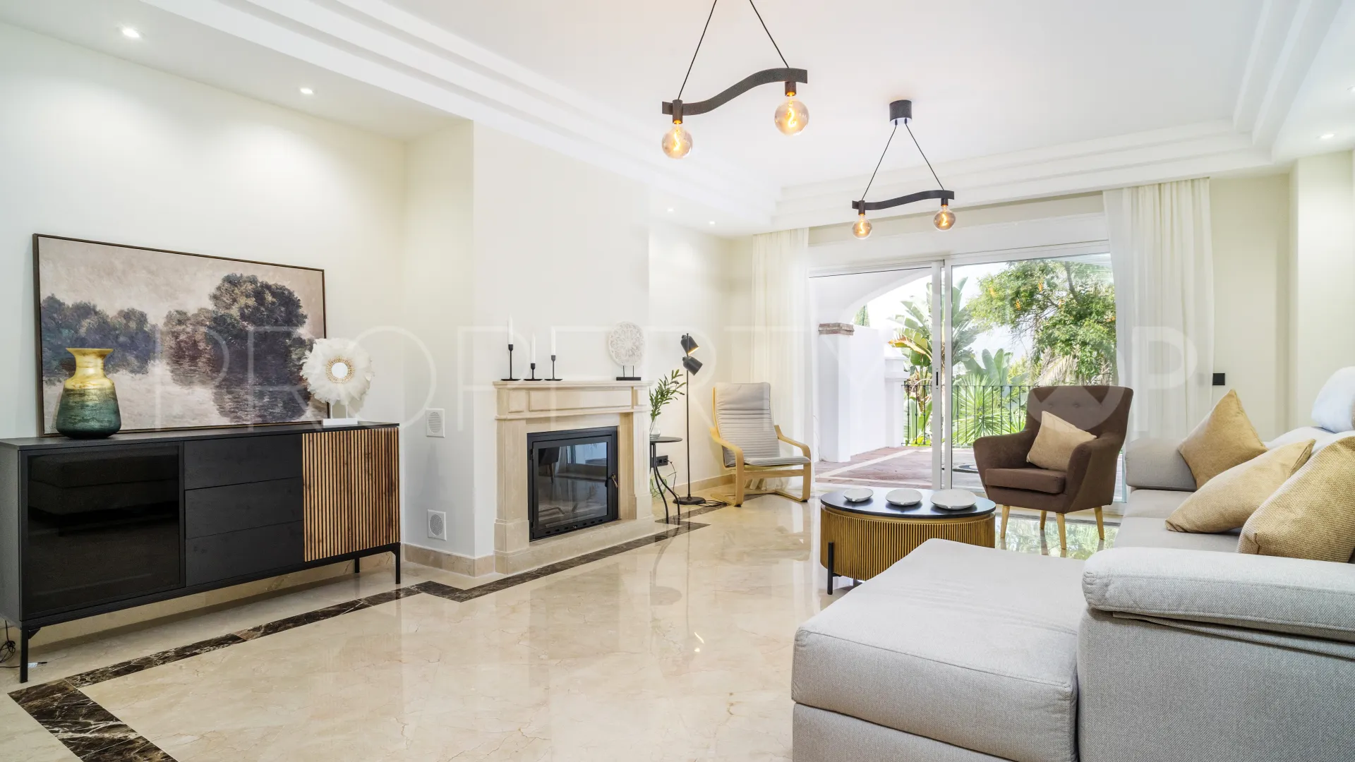 Buy apartment in Montebello Hills with 3 bedrooms
