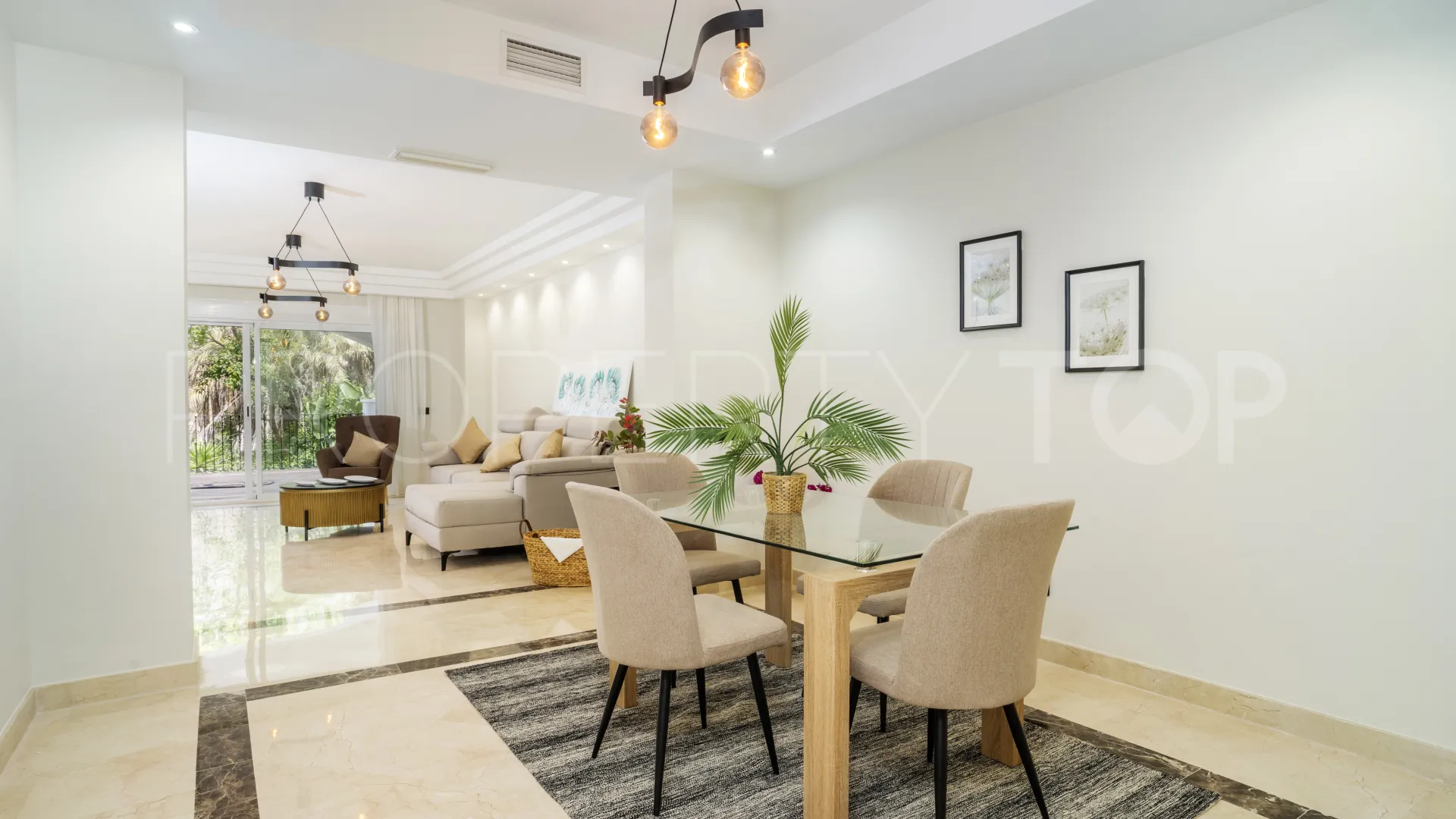 Buy apartment in Montebello Hills with 3 bedrooms