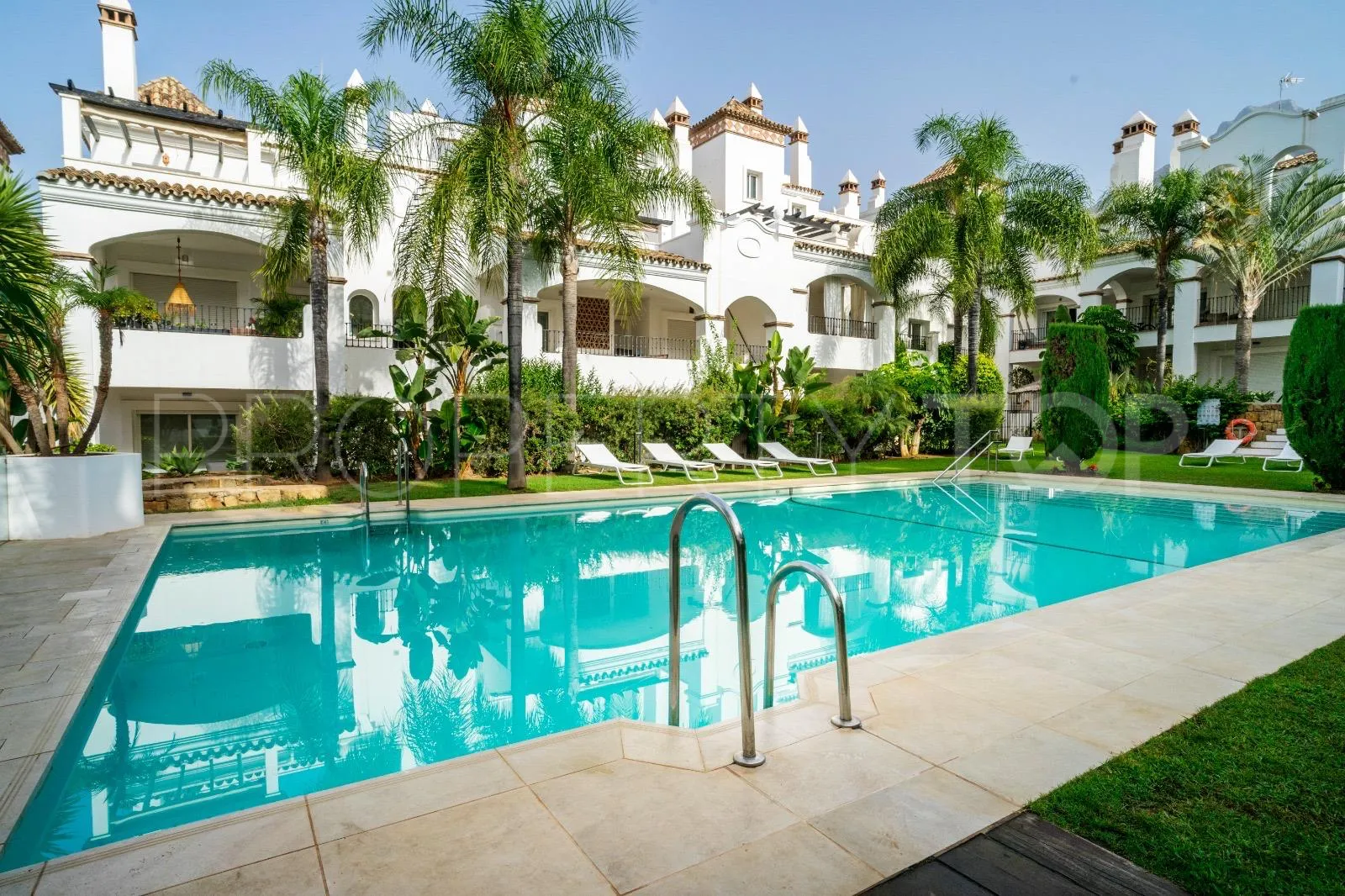 Buy apartment in Montebello Hills with 3 bedrooms