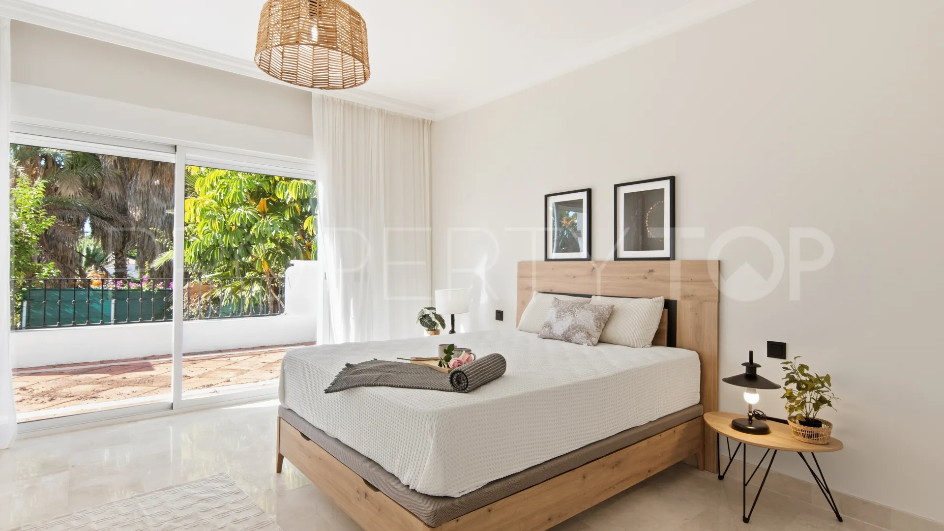 Buy apartment in Montebello Hills with 3 bedrooms